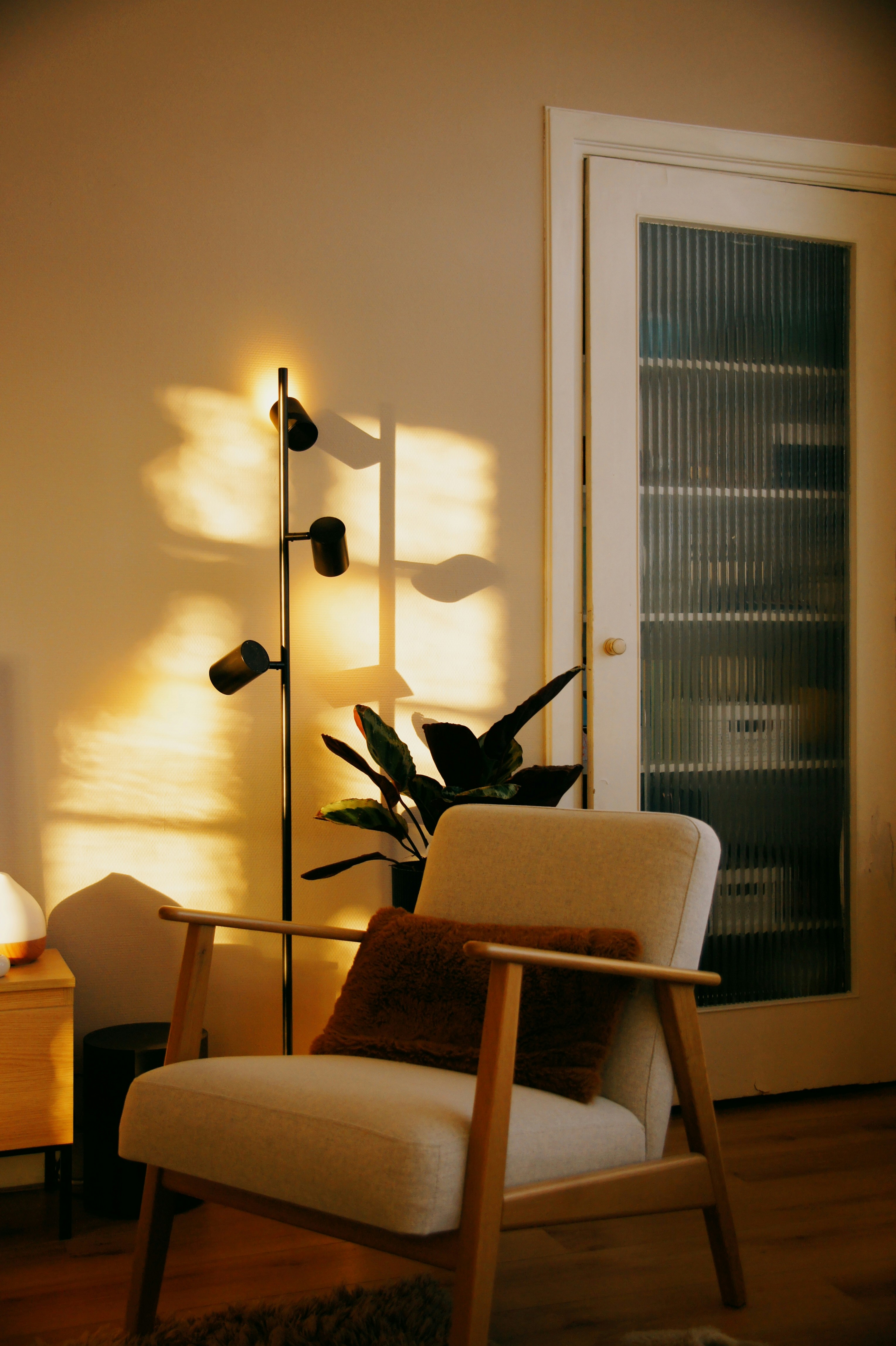 Smart Interior Lighting Design Tips for a Warm and Modern Living Space