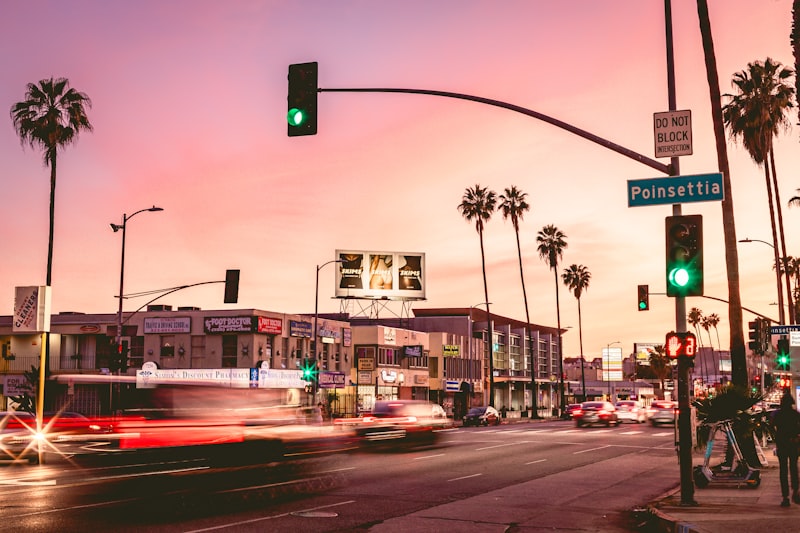 Atardecer en una calle de Los Ángeles