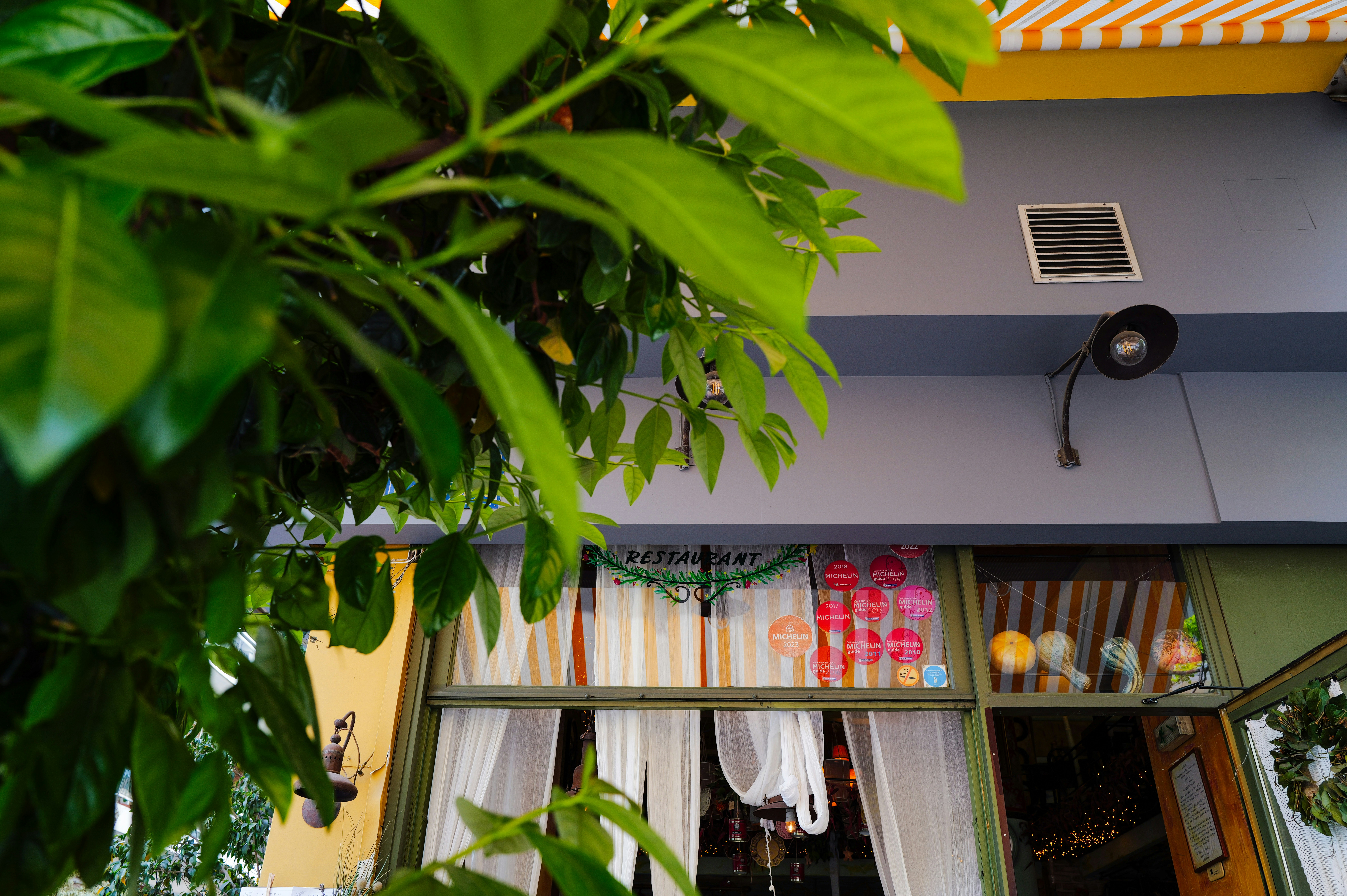 Photo by adrienolichon