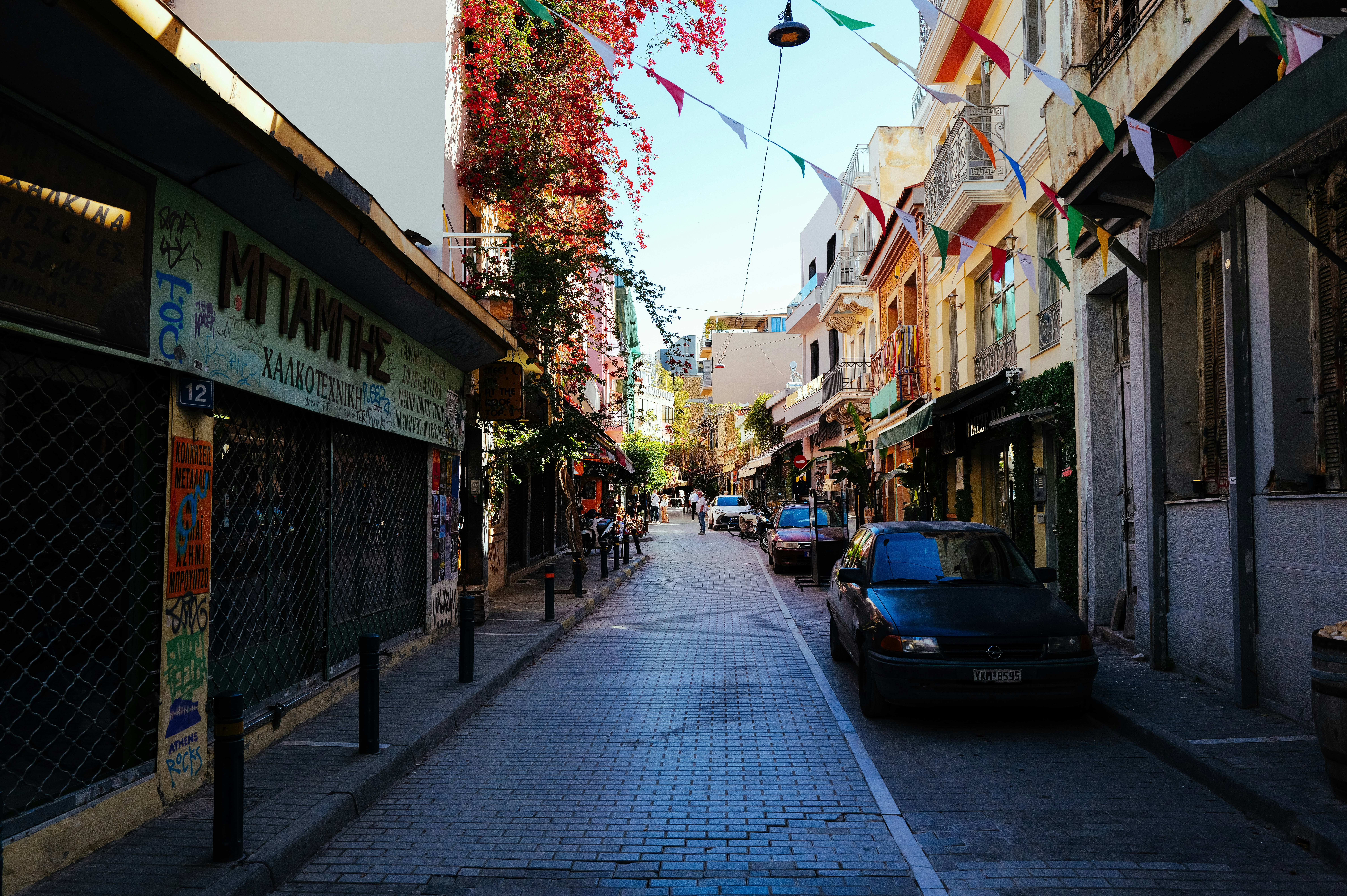 Photo by adrienolichon