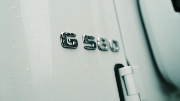 The image shows the g 580 emblem.