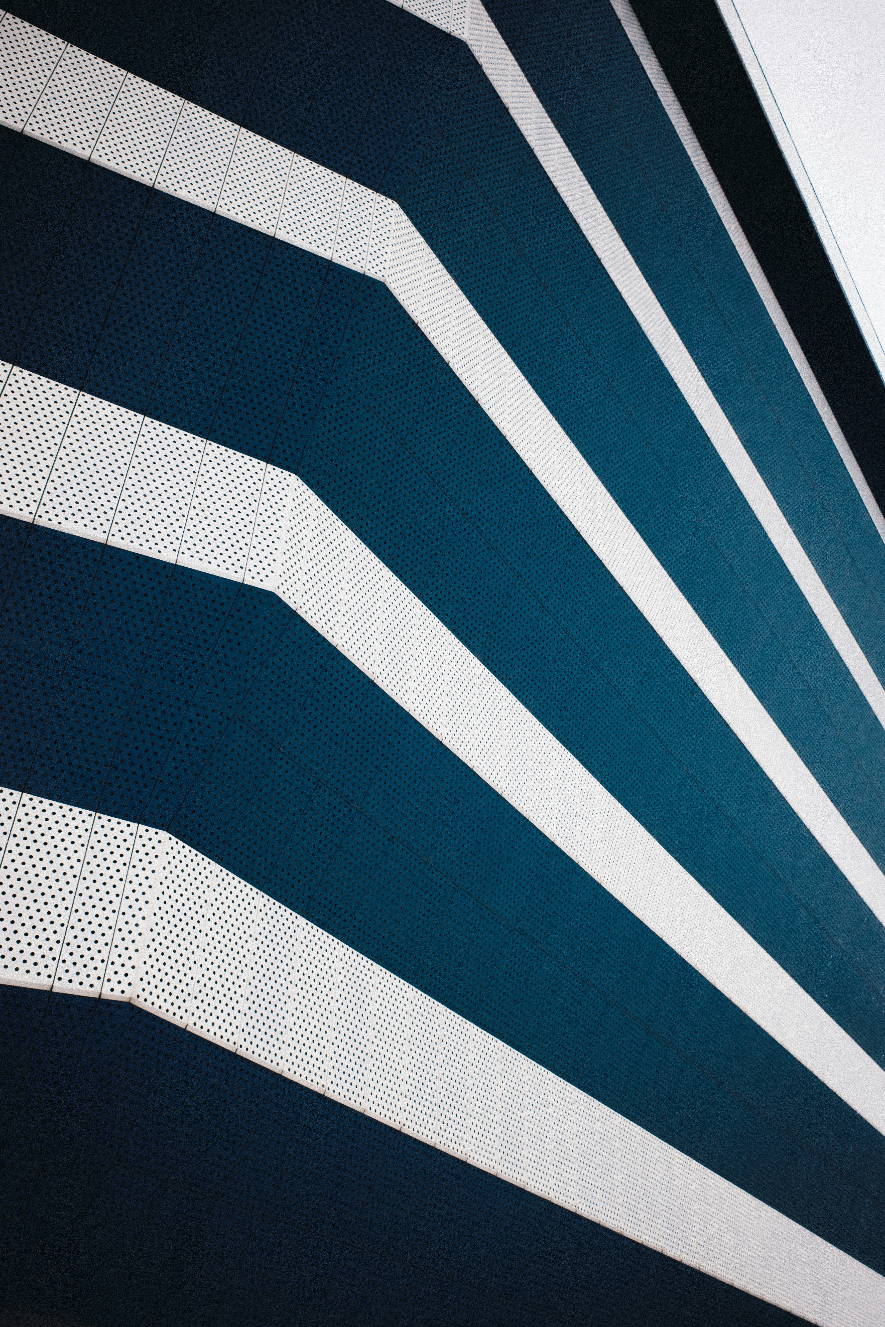 Diagonal lines of blue and white create a pattern