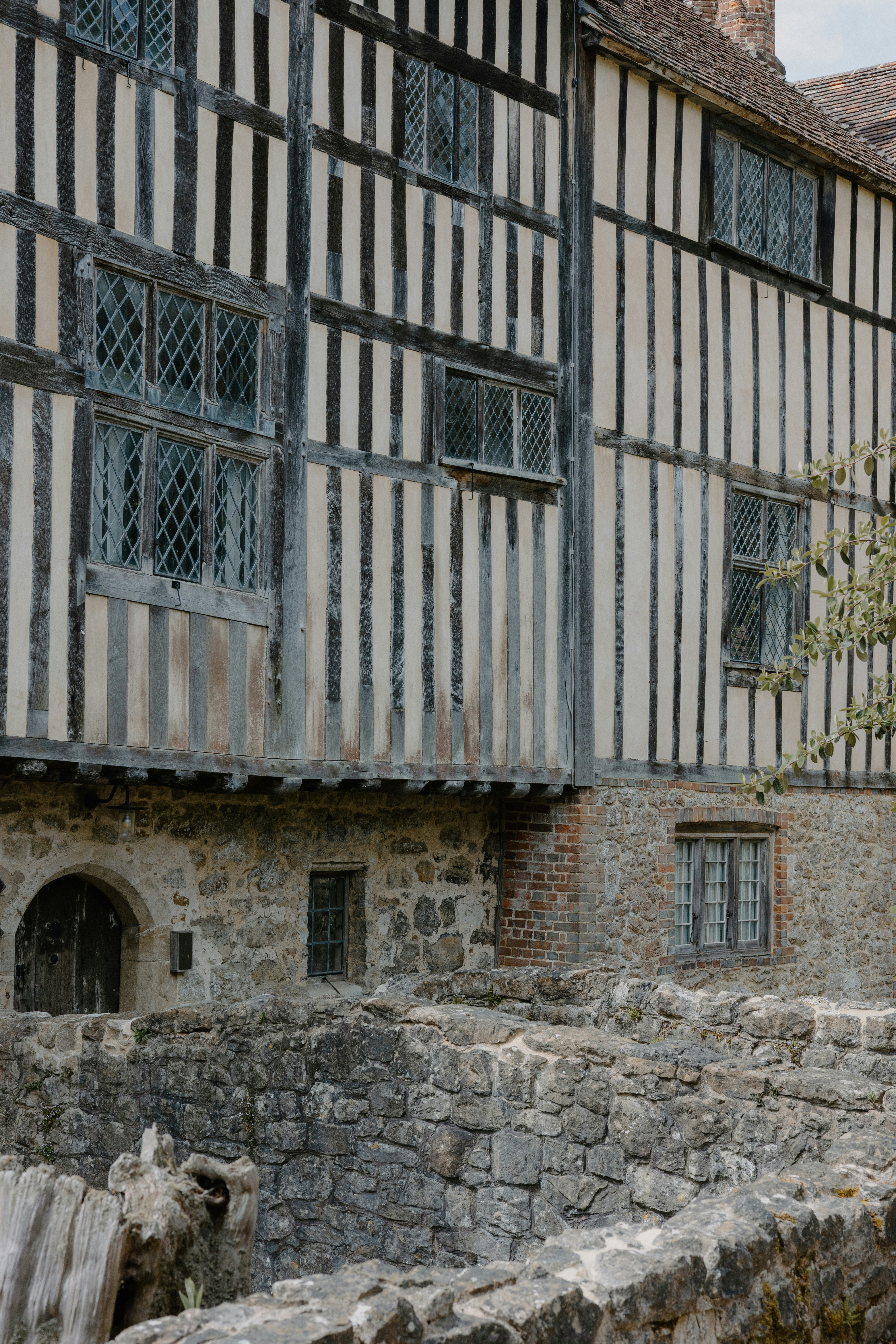 Qué casa estilo Tudor más linda! : r/zillowgonewild, image size:3000x4498