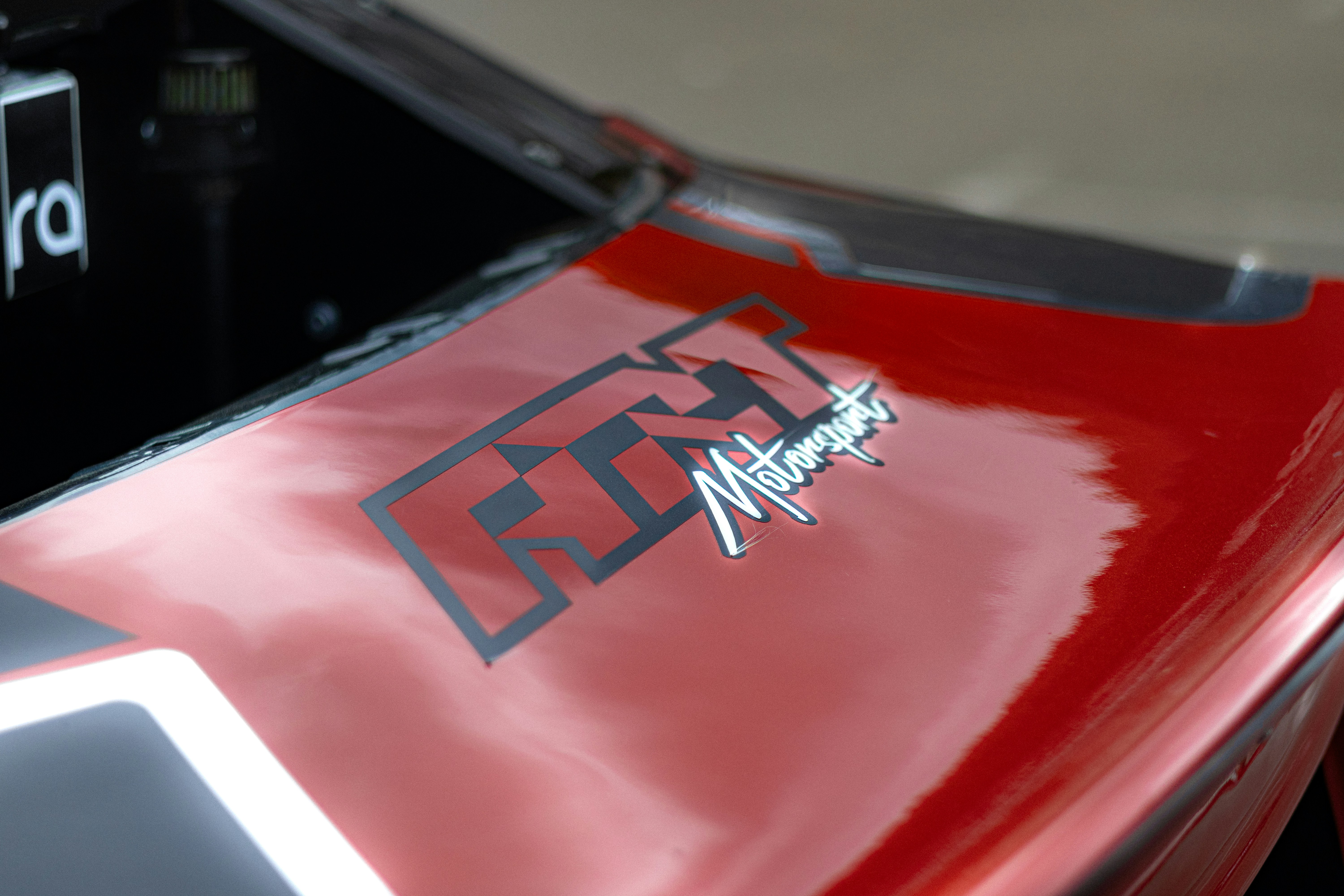 Acura Integra Type R, Championship White JDM, Classic Honda wallpaper, Red Valve Cover, ilustrasi artikel The Legend on Your Screen: Acura Integra Type R Classic JDM Backgrounds 8