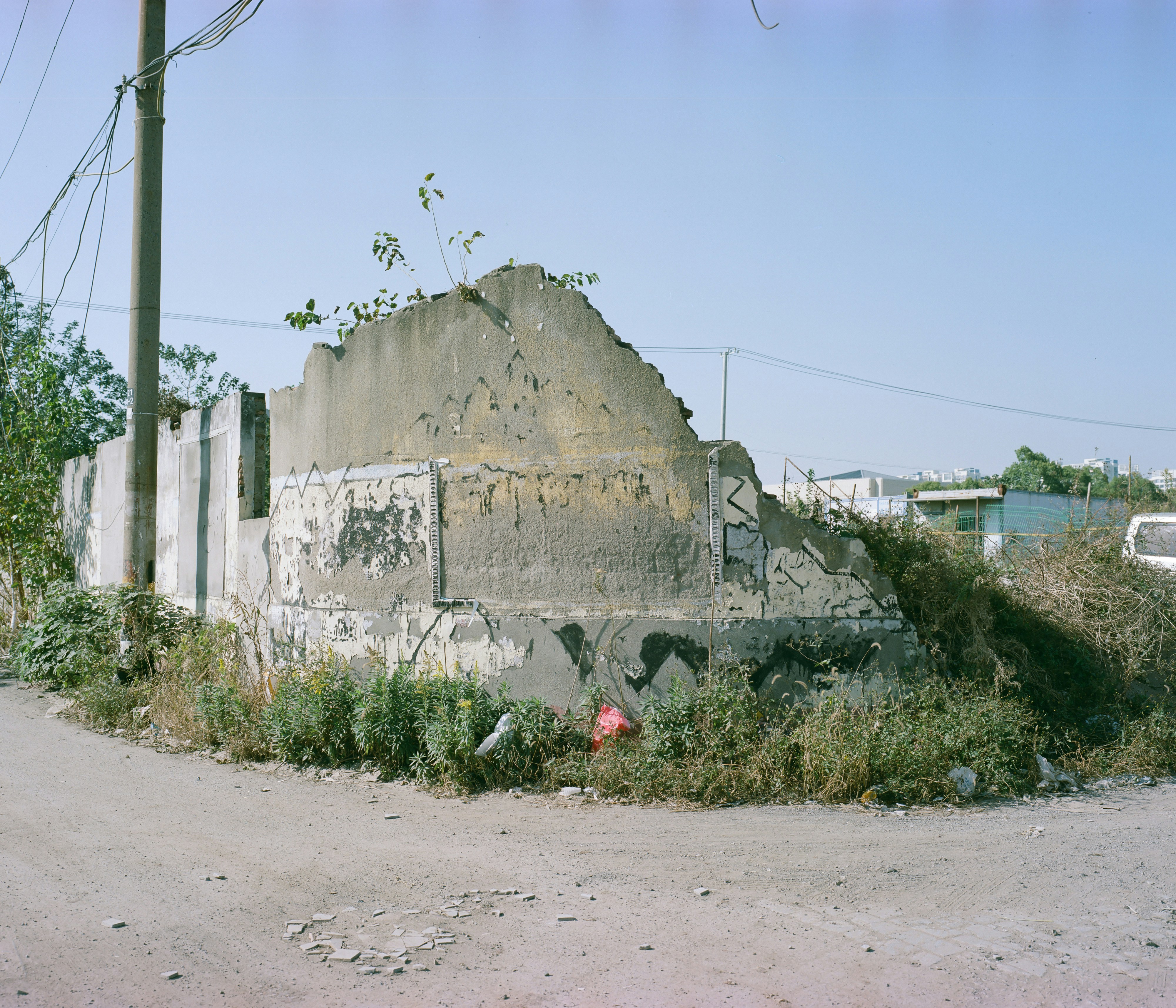 Dilapidated building on a corner with graffiti.