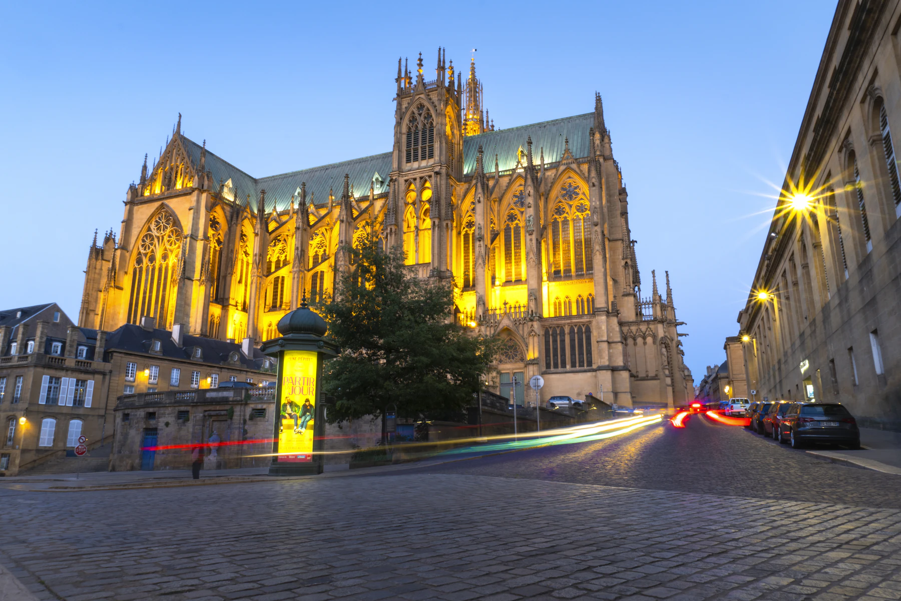 Catedral Saint-Etienne iluminada em Metz