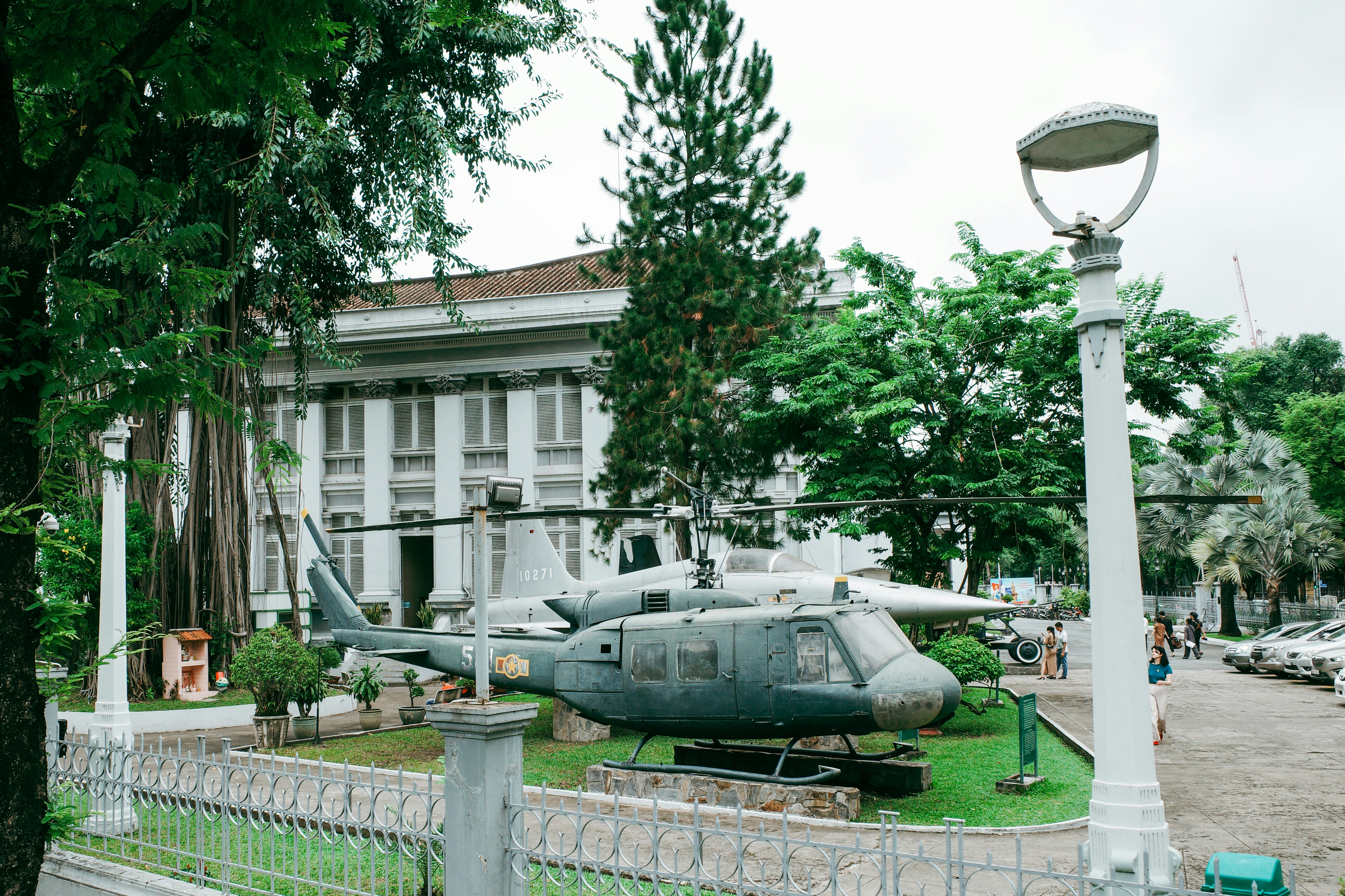 Netanyahu's Strategic Silence Amidst F-35 Deal and Regional Turmoil