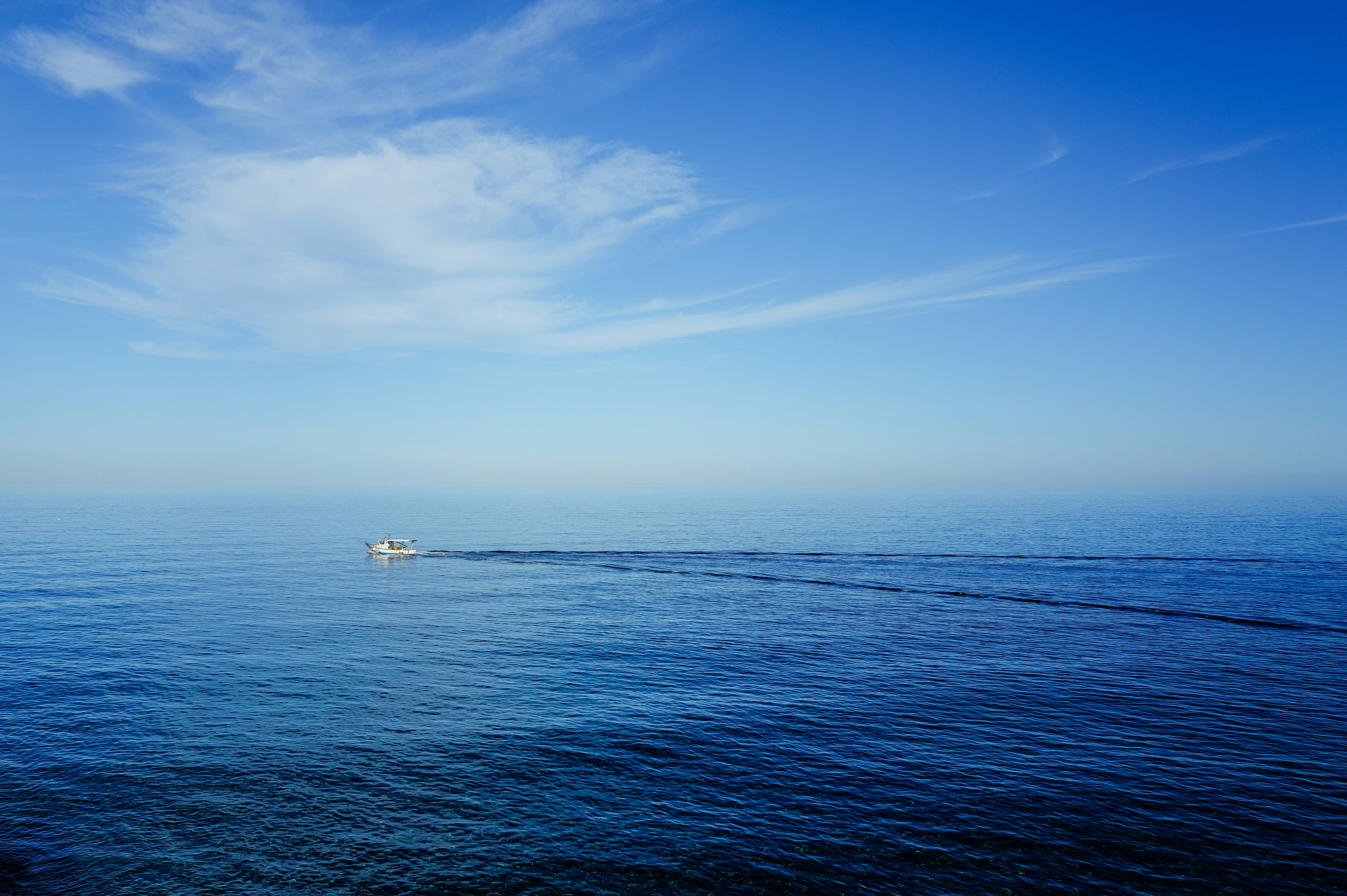 Photo by adrienolichon