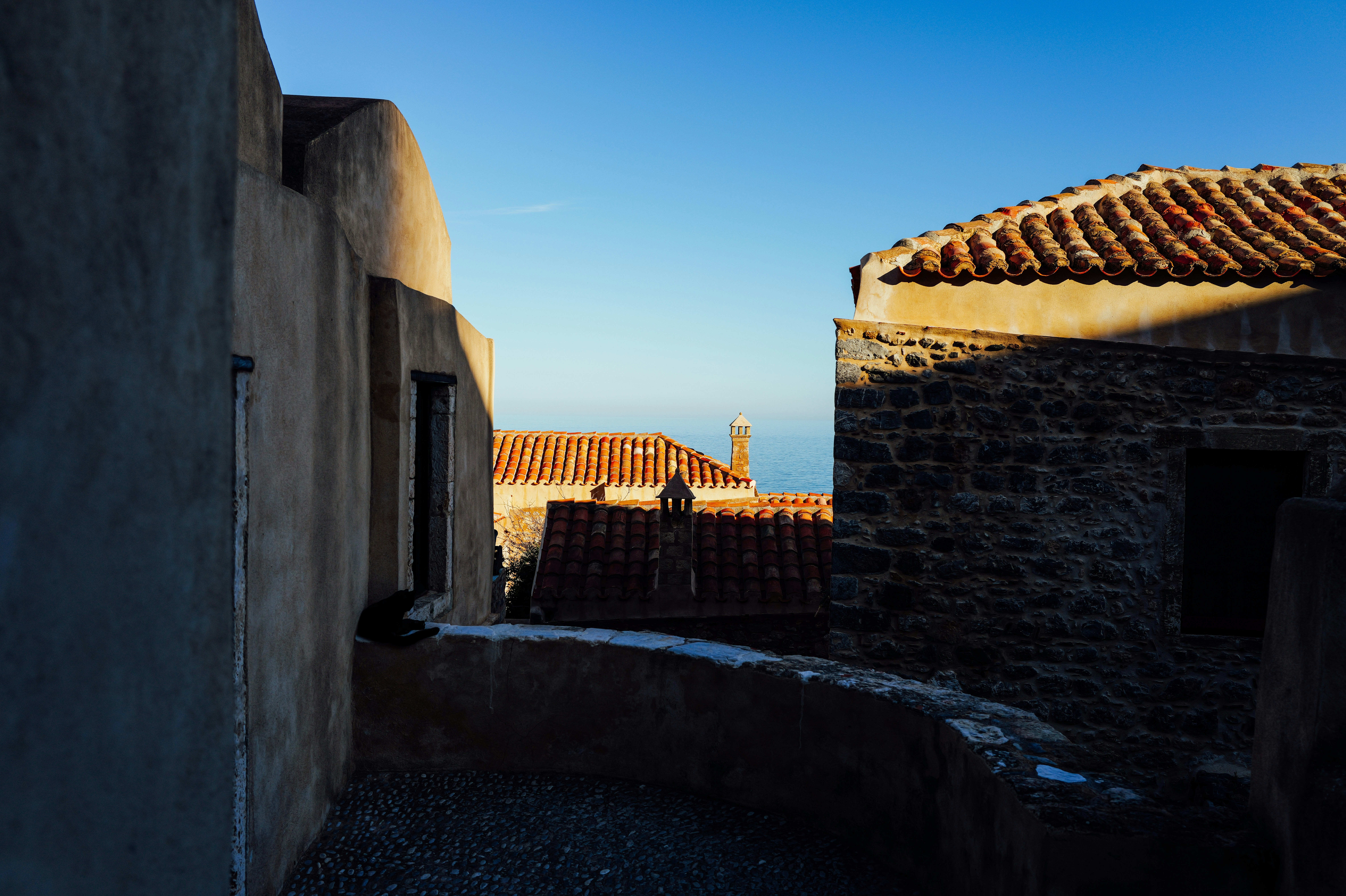 Photo by adrienolichon