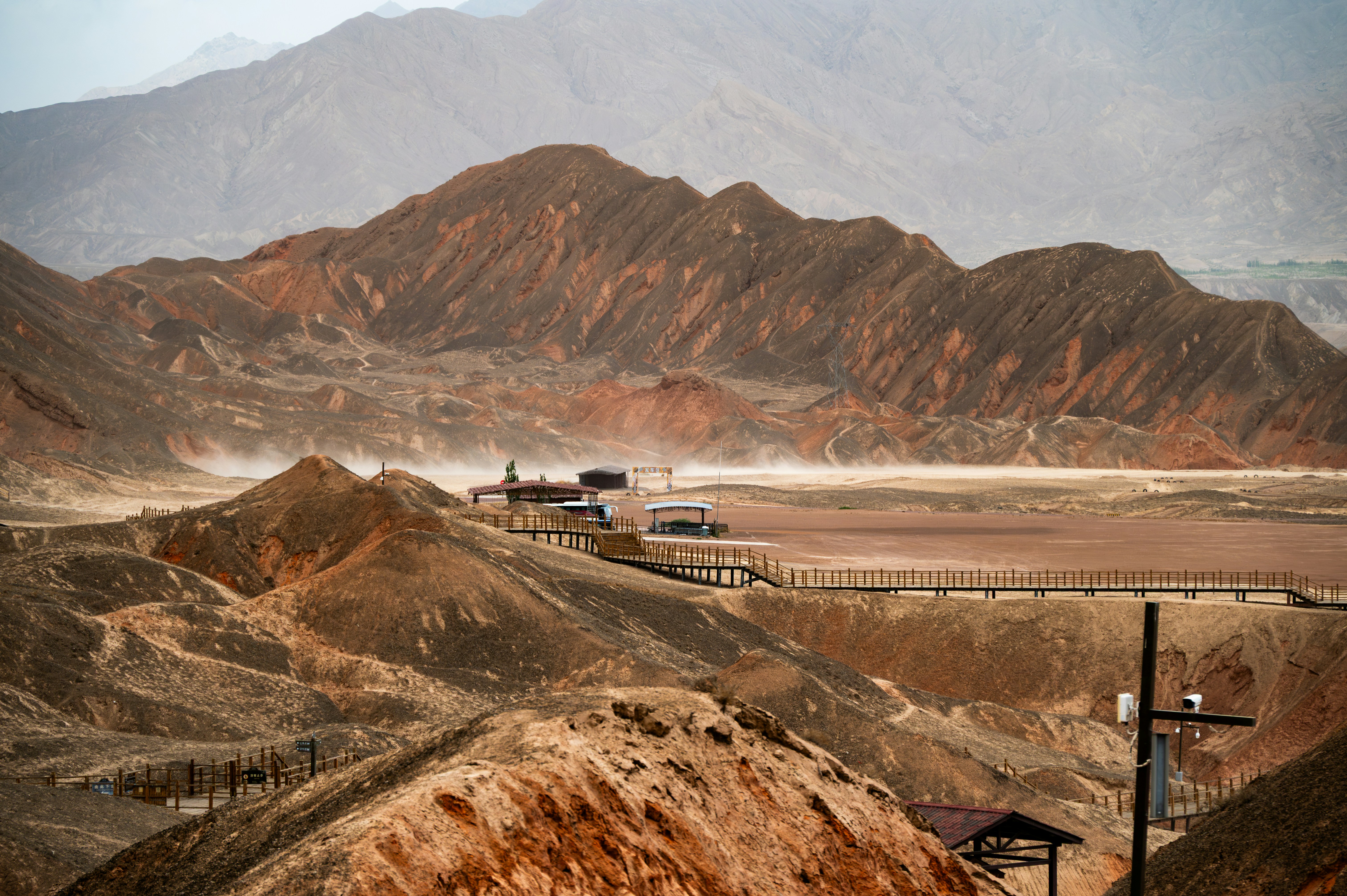 Beautiful mountains dominate a rugged landscape. photo – Free Road ...