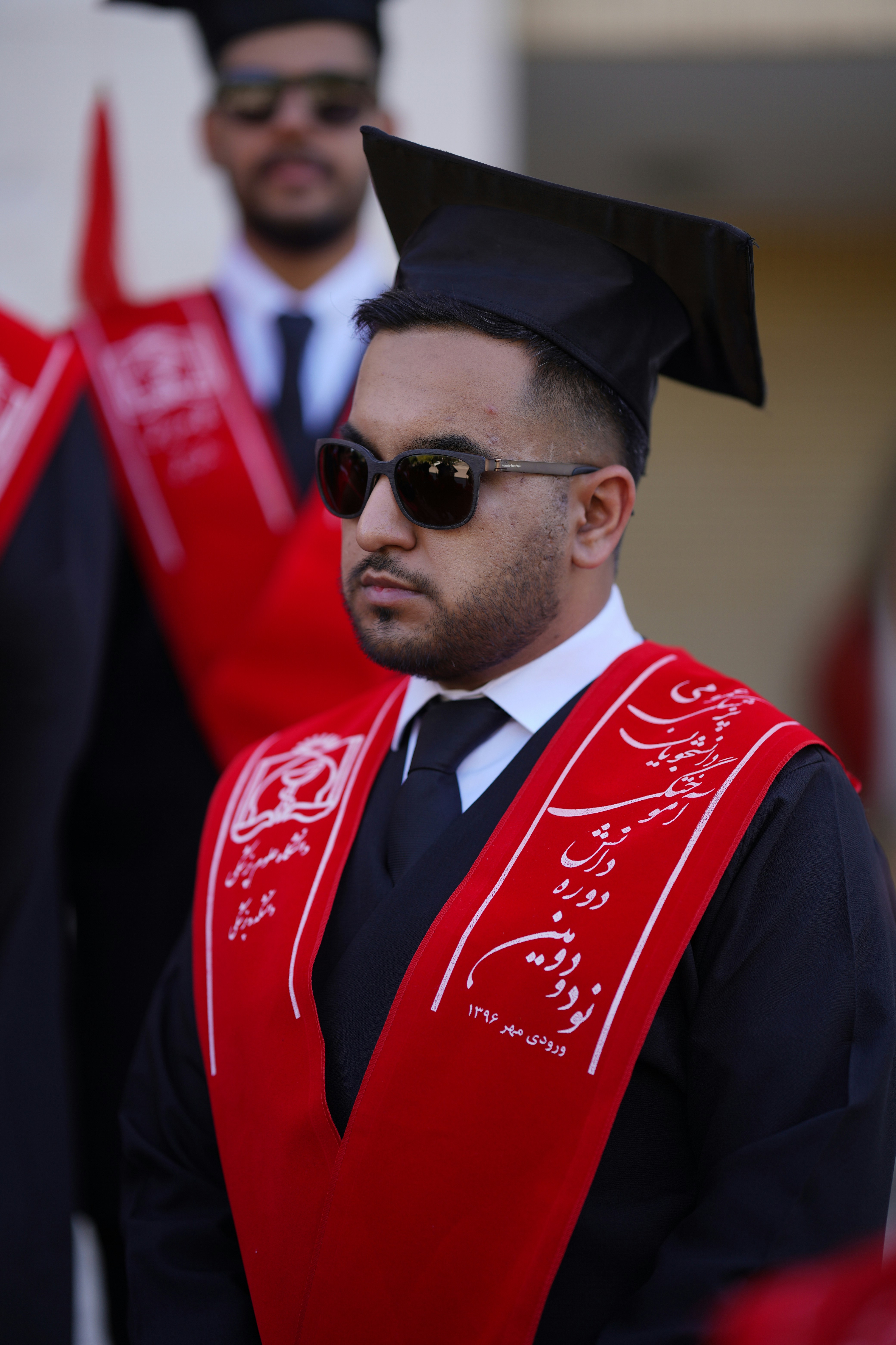 A man poses at graduation ceremony. photo – Free Man Image on Unsplash