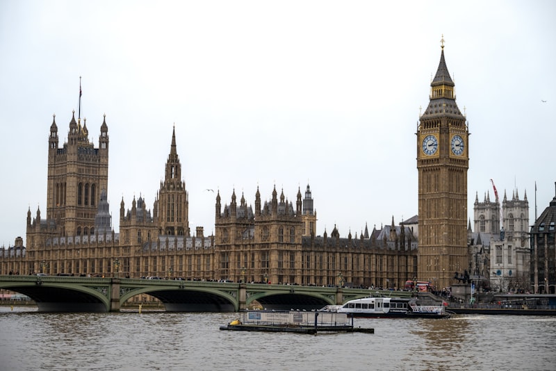 politician speaking, Japanese parliament, diplomatic meeting, government building, China Japan relations