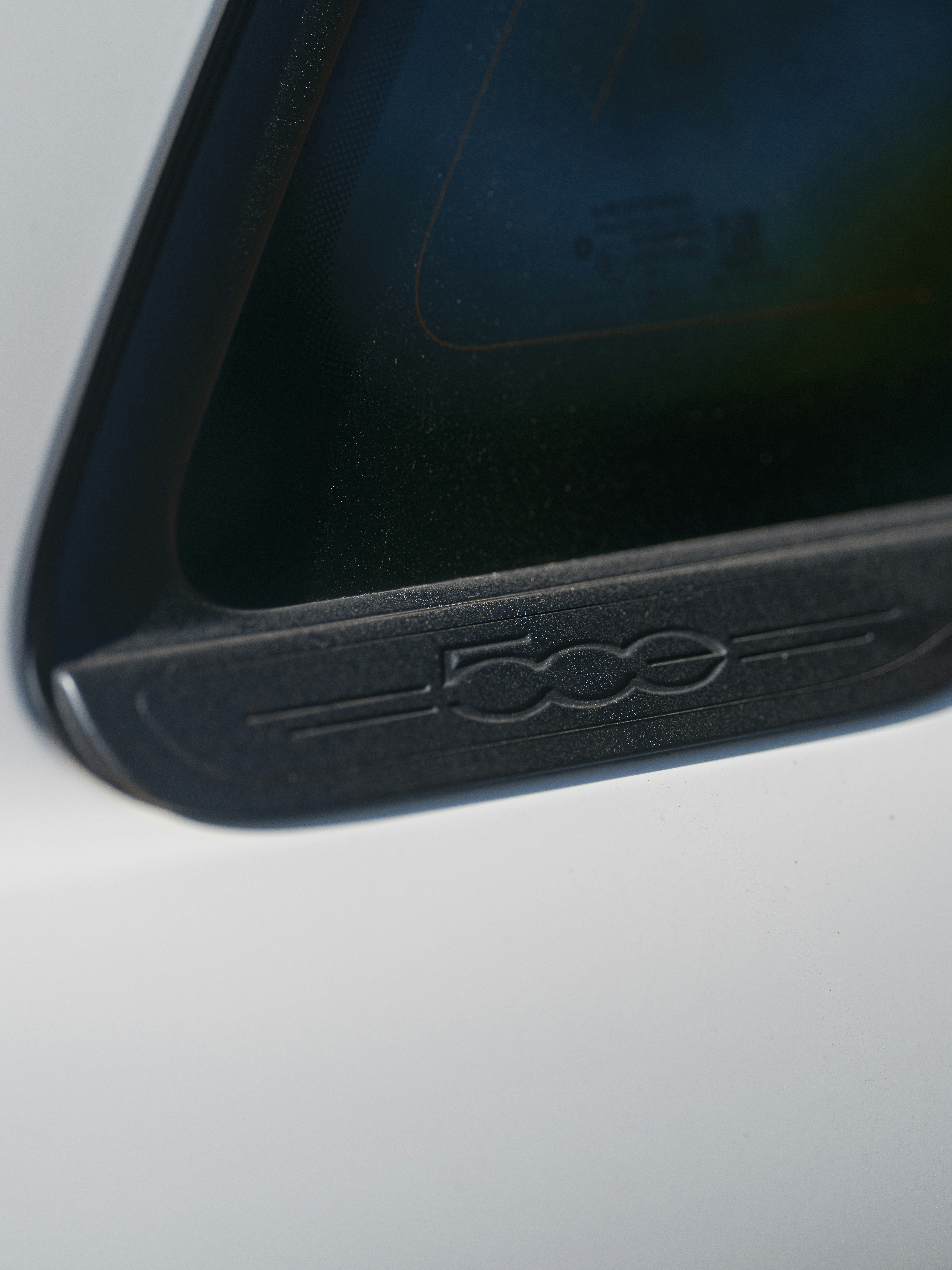 photo-1747862712508-e1290330085f?ixid=M3wxMjA3fDB8MXxzZWFyY2h8MTh8fHVuaXF1ZSUyMGF1dG8lMjBwaG9uZSUyMGNhc2VzfGVufDB8fHx8MTc2MjcyOTQ3M3ww\u0026ixlib=rb-4.1.0