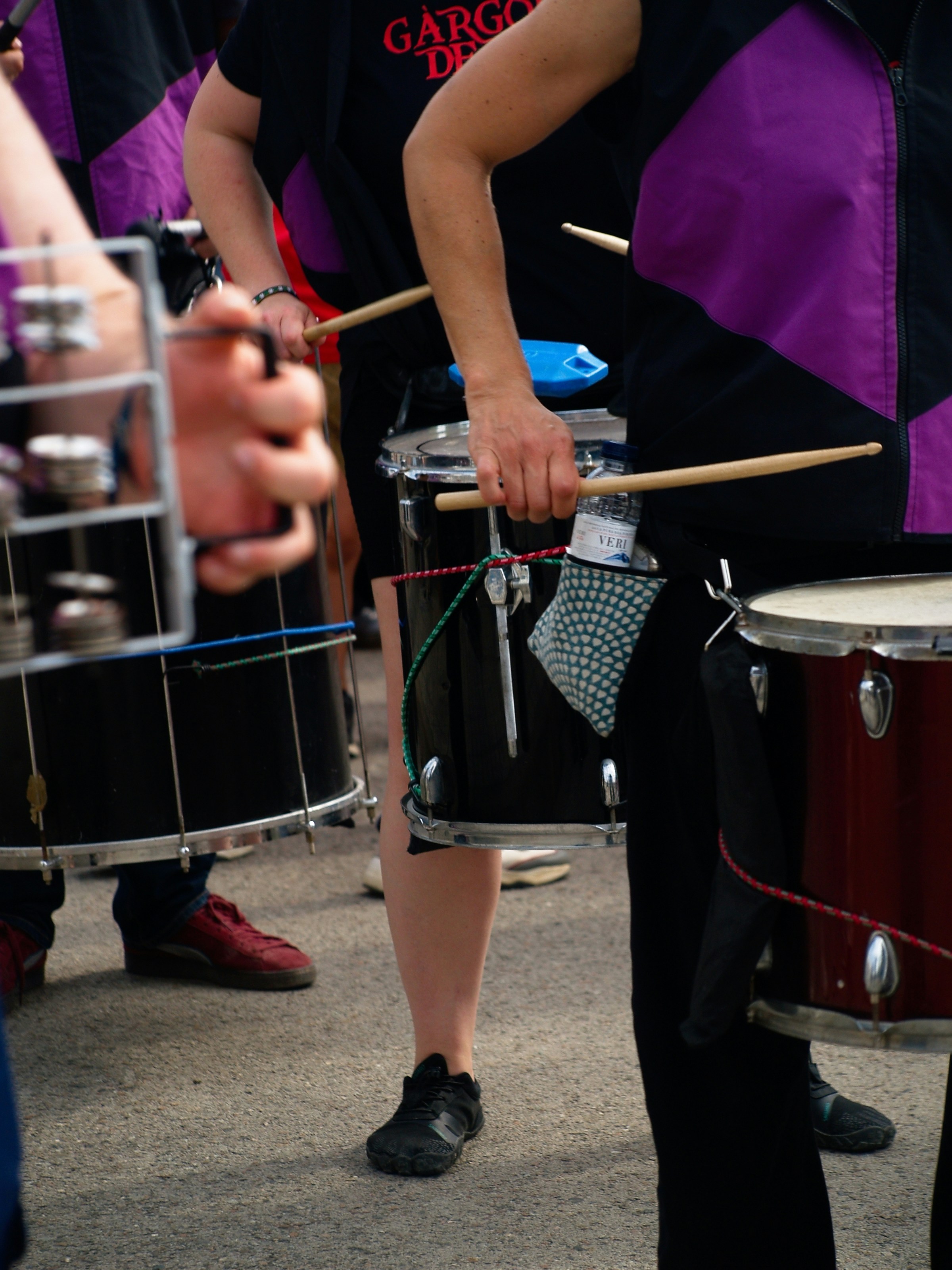 Rassel Eier Tiger MAR7-RD Maracas Rot - Paar Perkussion Instrumente Für  Musik \u0026 Party Perkussion Instrument Rot Holzgriff Laut, image size:3000x4000