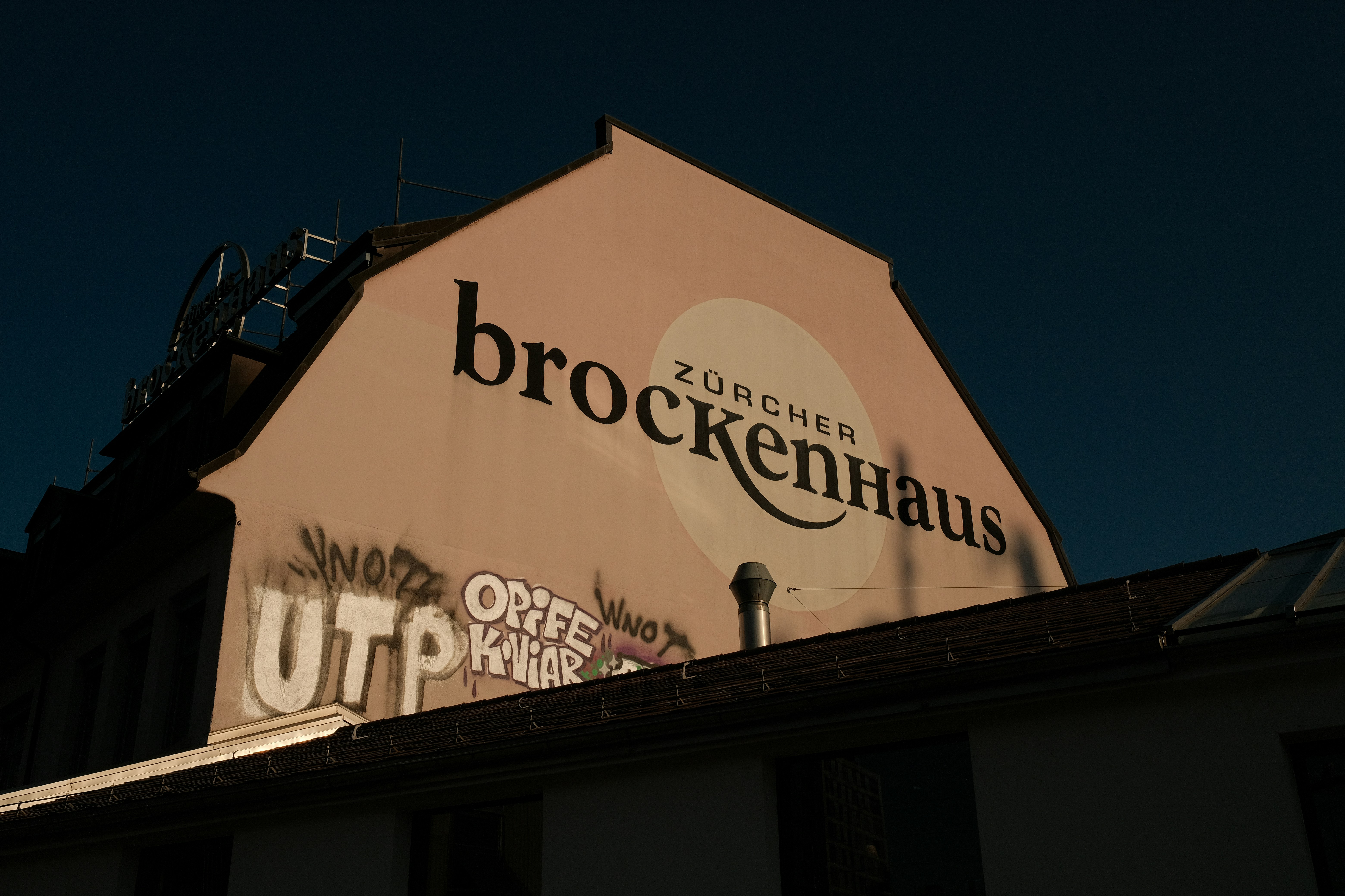 photo-1747893541279-4ac91e2a8b50?ixid=M3wxMjA3fDB8MXxzZWFyY2h8Mnx8Ym9jY2FtYXJrZXRpbmcuY29tfGVufDB8fHx8MTc2ODk3MDA2MXww\u0026ixlib=rb-4.1.0