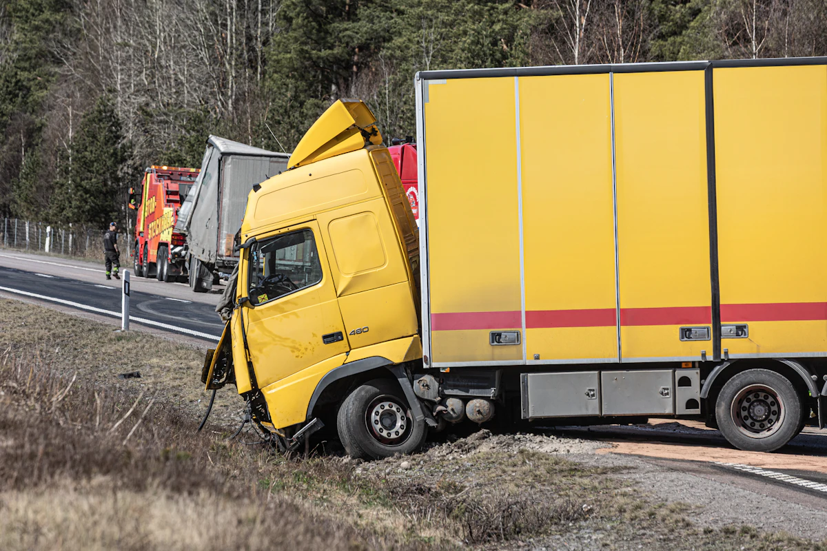 Unfall-LKW verkaufen: Gutachten, Restwert und Abholung