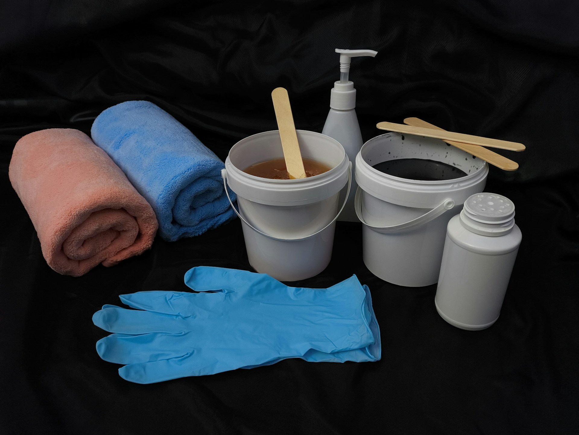 Waxing supplies are ready for use.