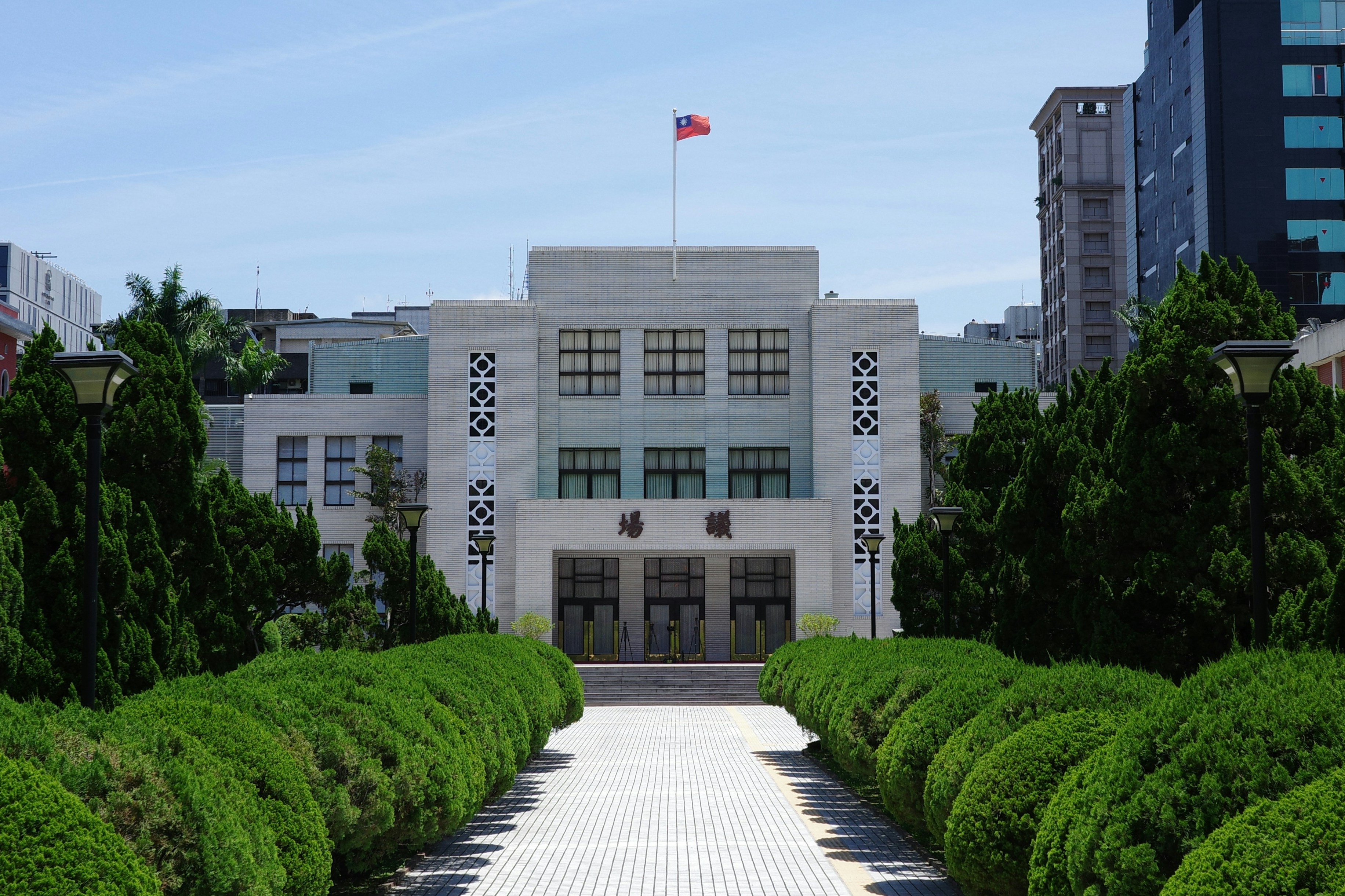 The central bank of taiwan is shown here.