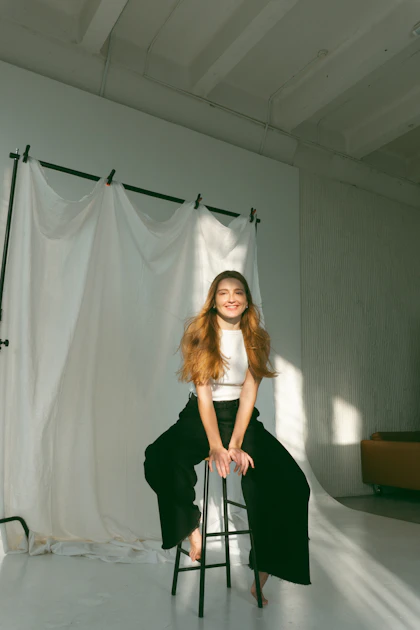 Modelo feminina adulta sorrindo