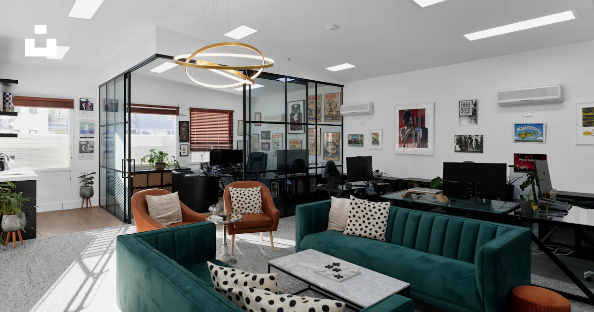 Modern and comfortable office space with seating. photo – Free Office ...