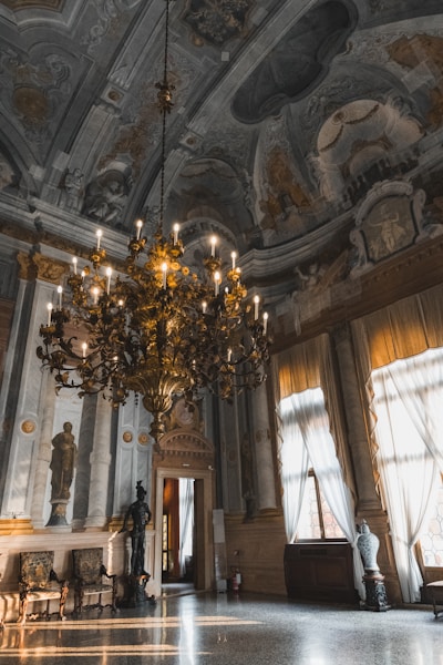 The ceiling and chandelier