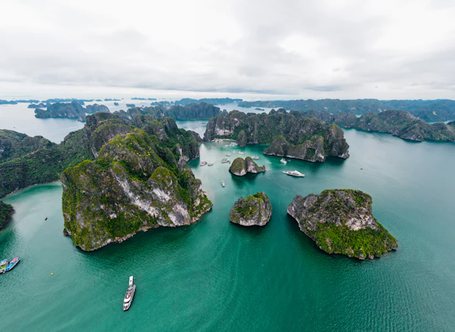 Ha Long Bay cruise guide: day trip, one night or two nights, travel inspiration