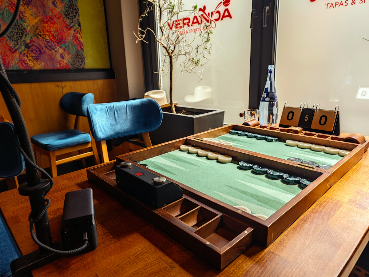 How to Play Backgammon Online With a Friend