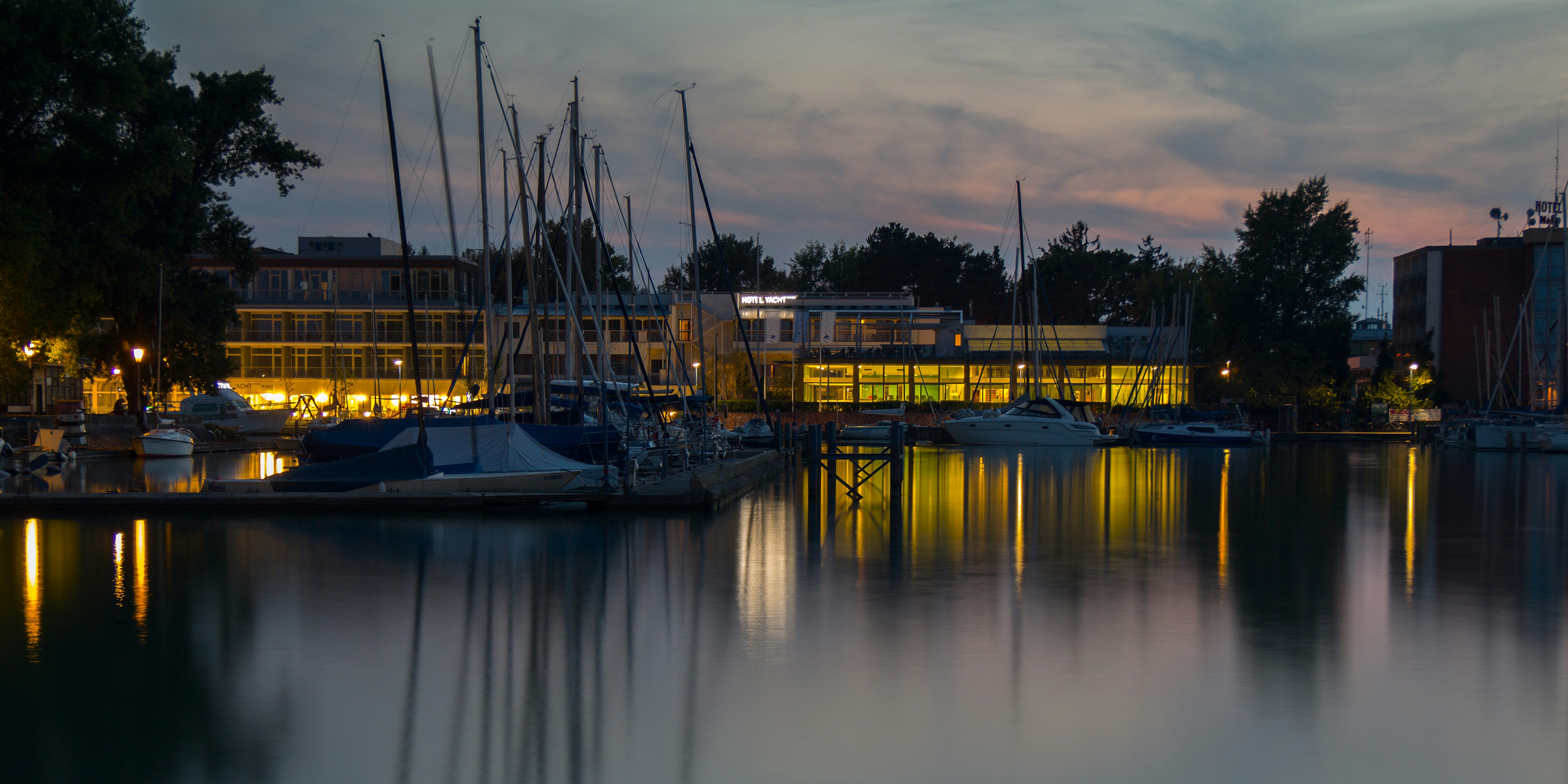 Photo by venczakjanos