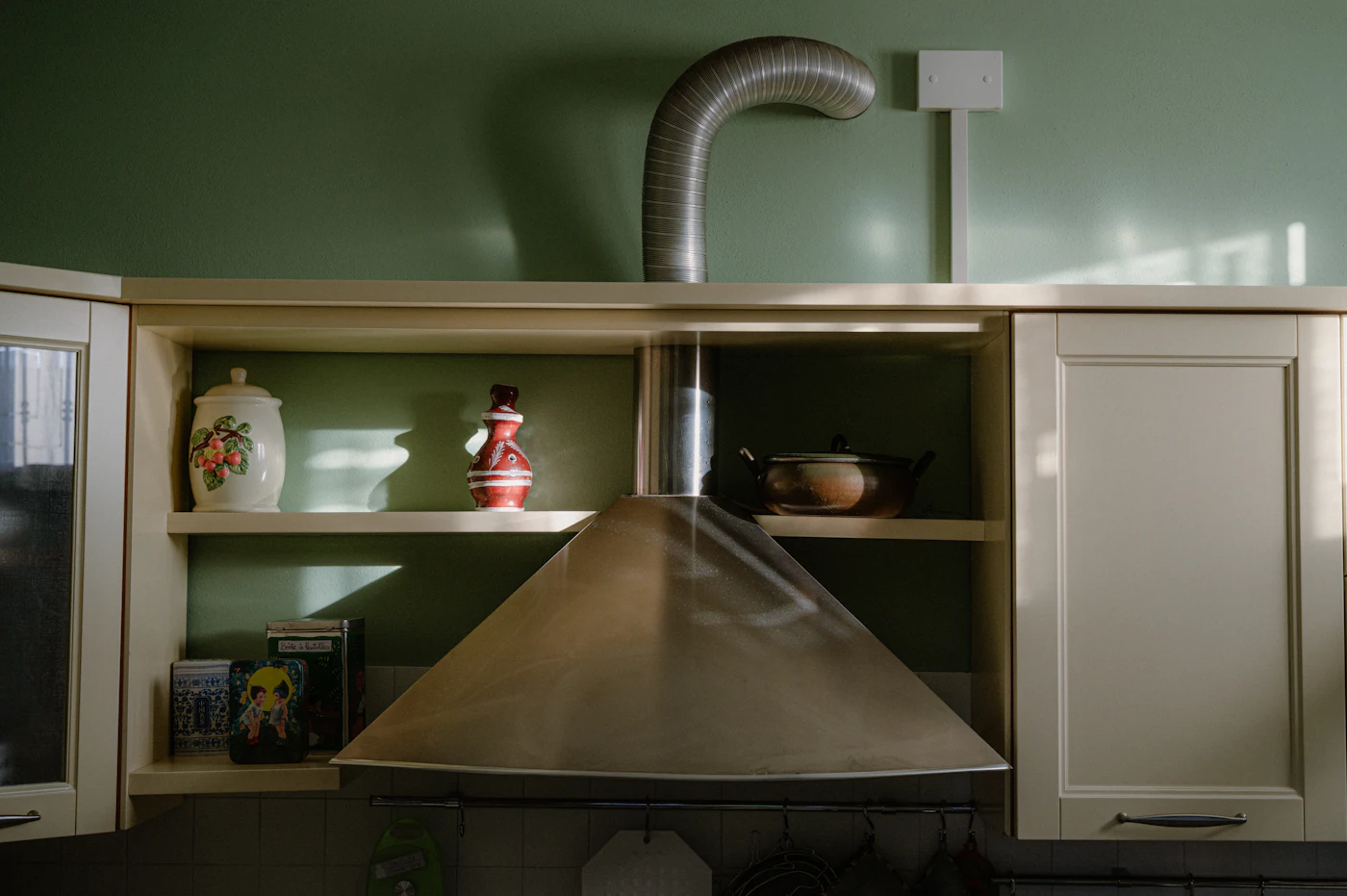Large metal kitchen extraction duct and chimney fitting