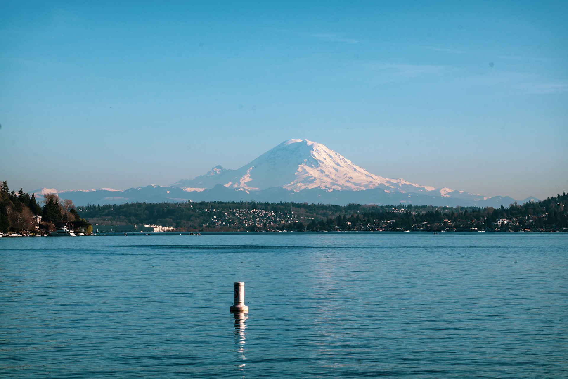 A mountain and lake under a clear blue sky.