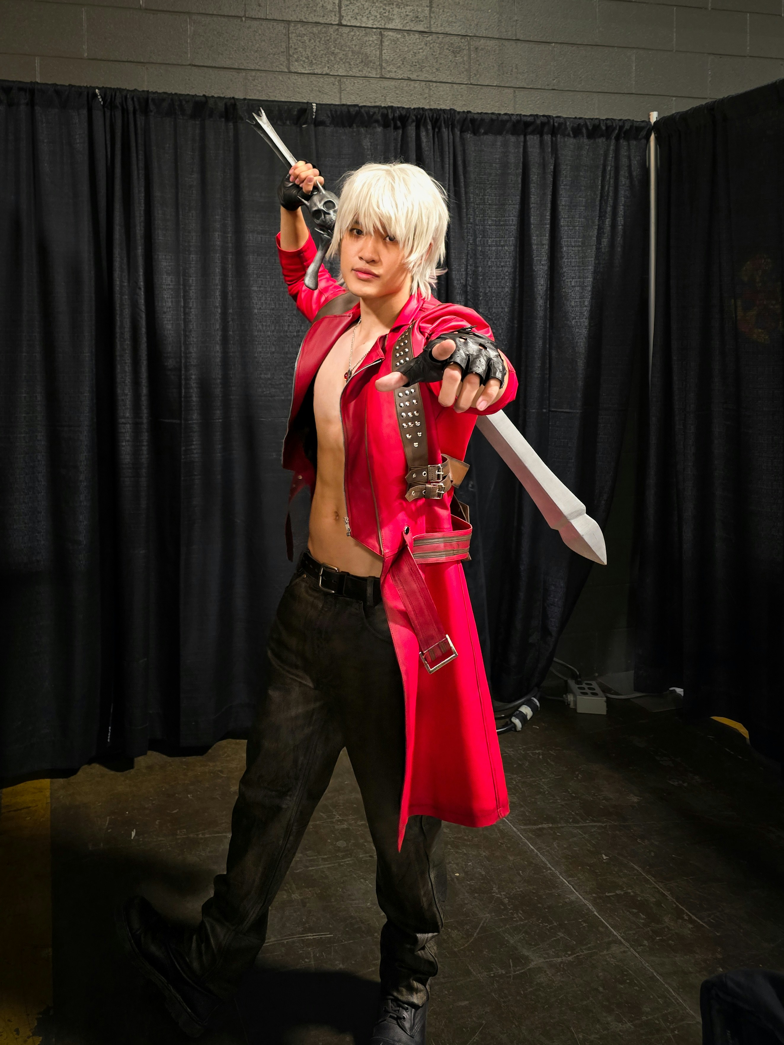 Cosplayer posando como dante do diabo pode chorar. foto – Imagem grátis  sobre O diabo pode chorar na Unsplash, image size:3000x4000