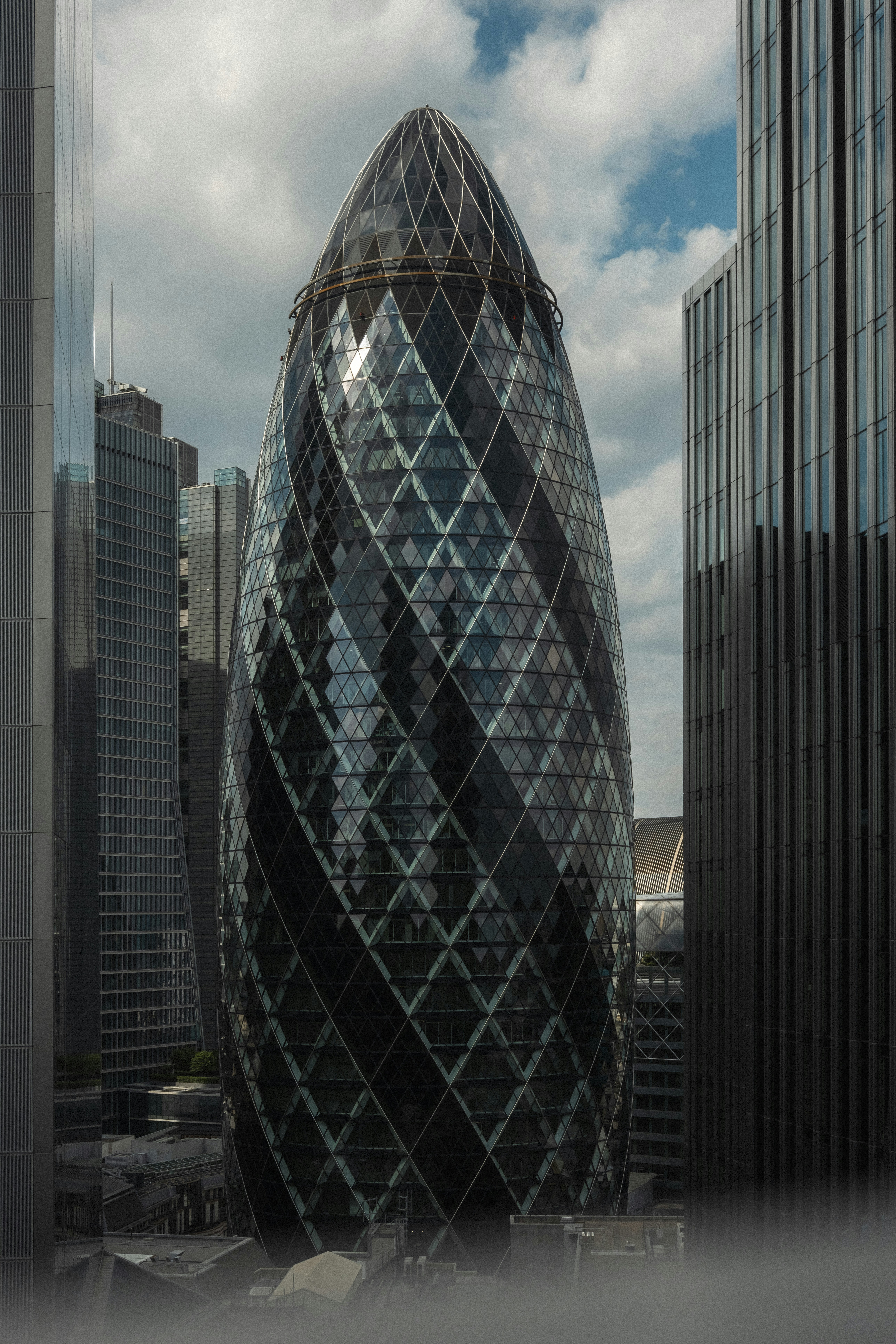 Photo by throughalekslens