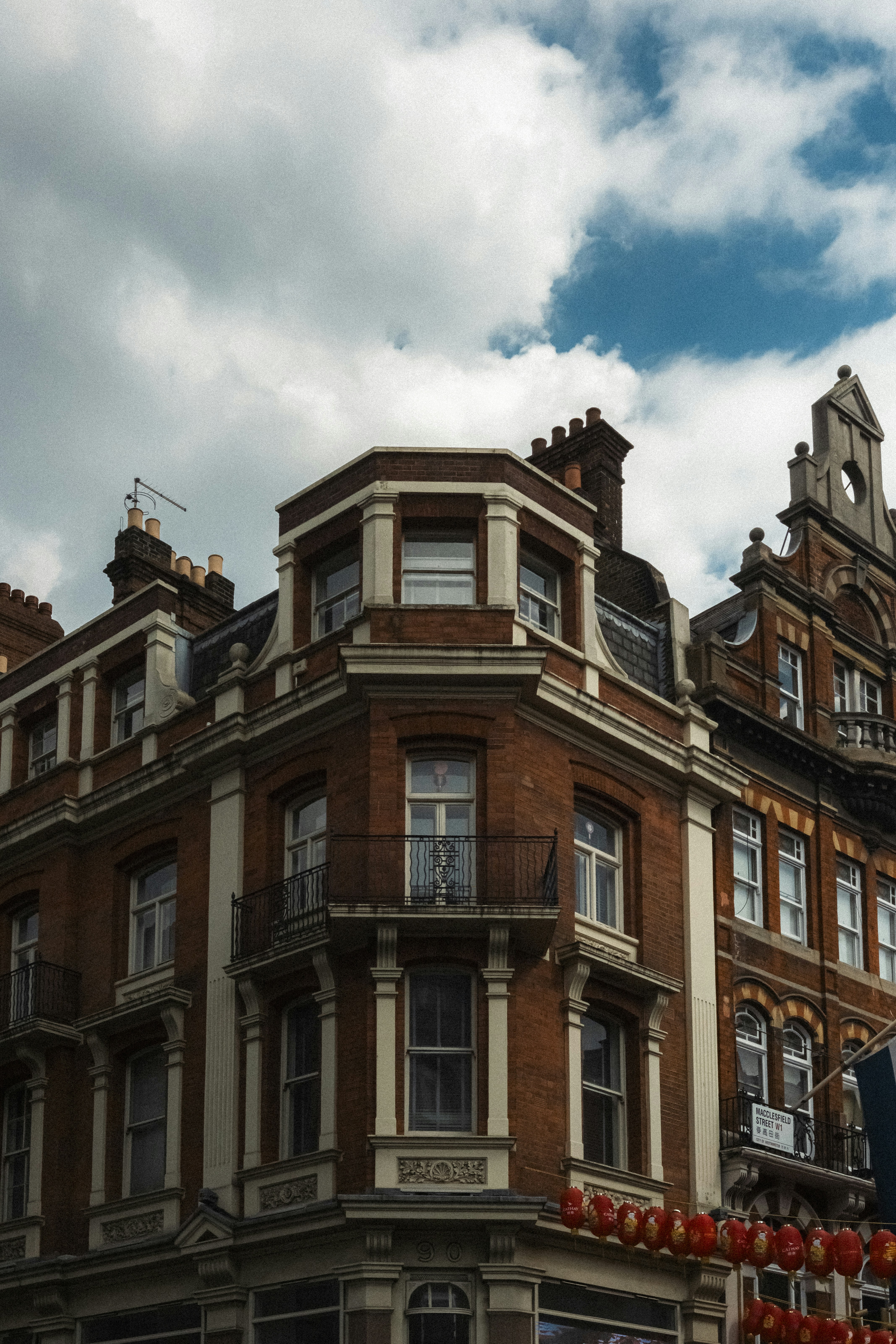 Photo by throughalekslens