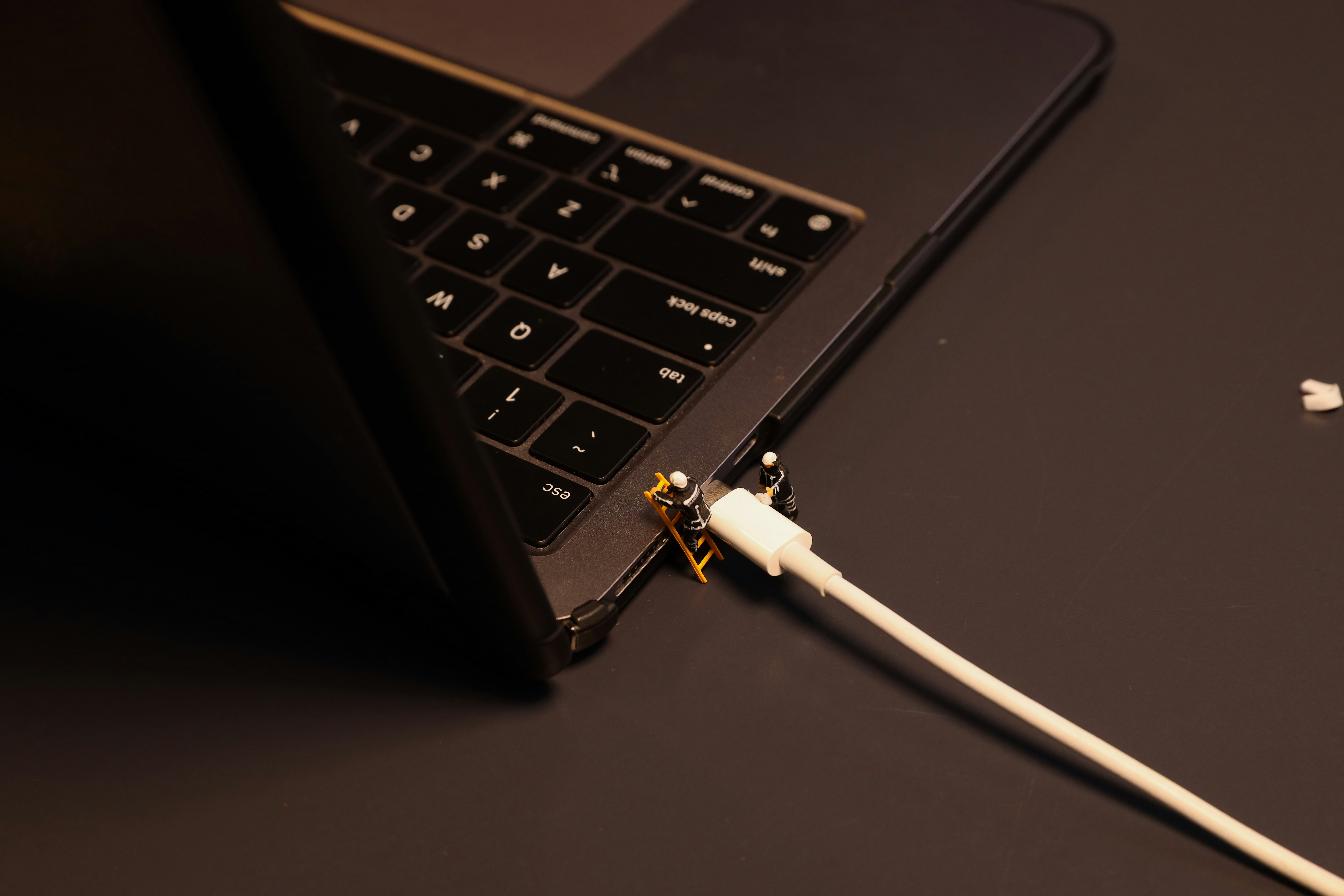 ThunderbirdがThunderbolt開発ツールをGitHub公開、高速接続の新時代へ