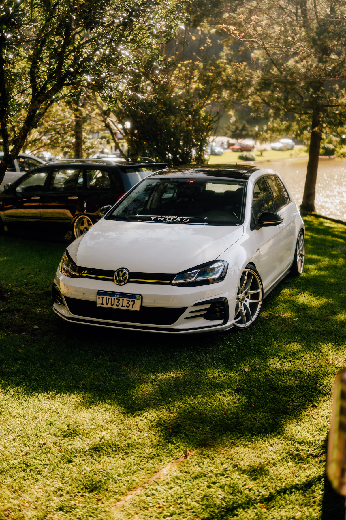 Volkswagen Golf 2017 — кузов спереду, білий
