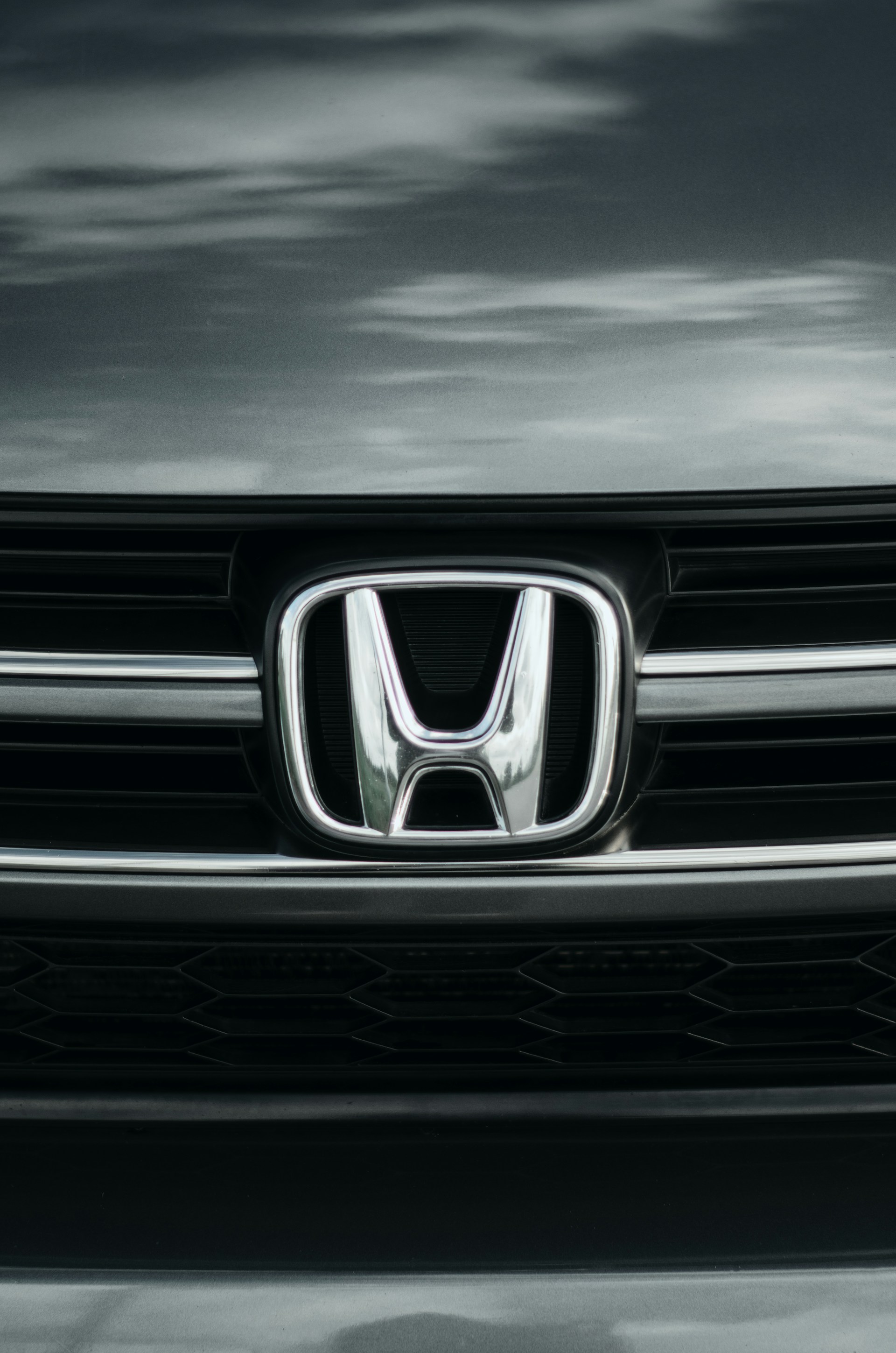 Here's a caption: the honda emblem is prominently displayed.