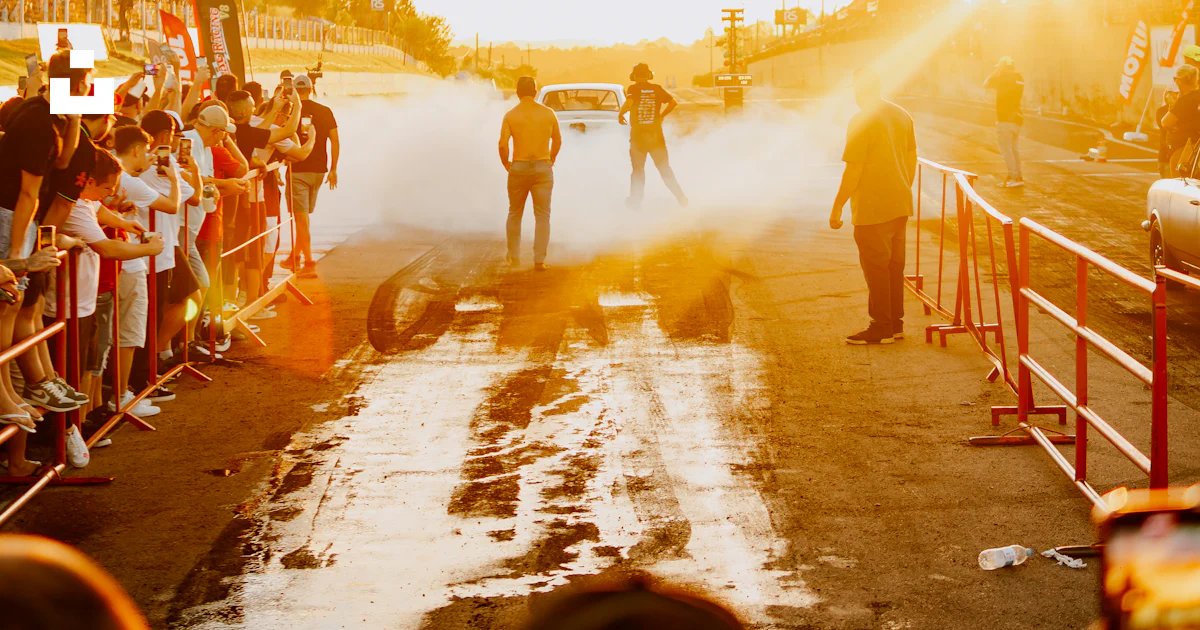 Sunset view of a drag race and its spectators. photo – Free Car Image ...