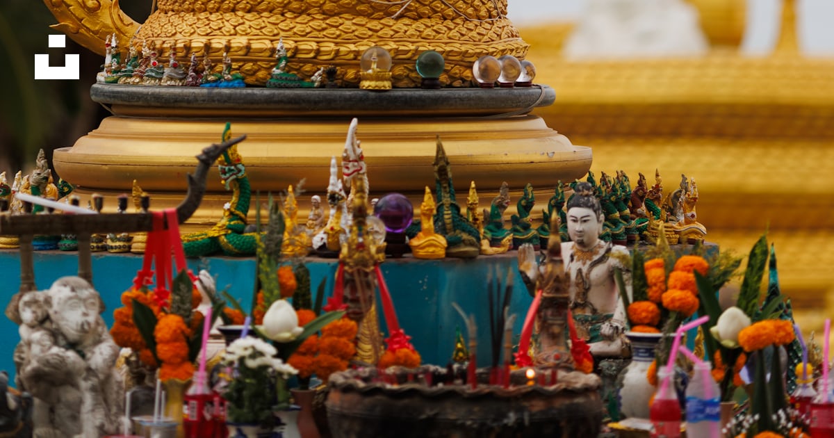 Golden dragon statues grace a religious shrine. photo – Free Palm trees ...