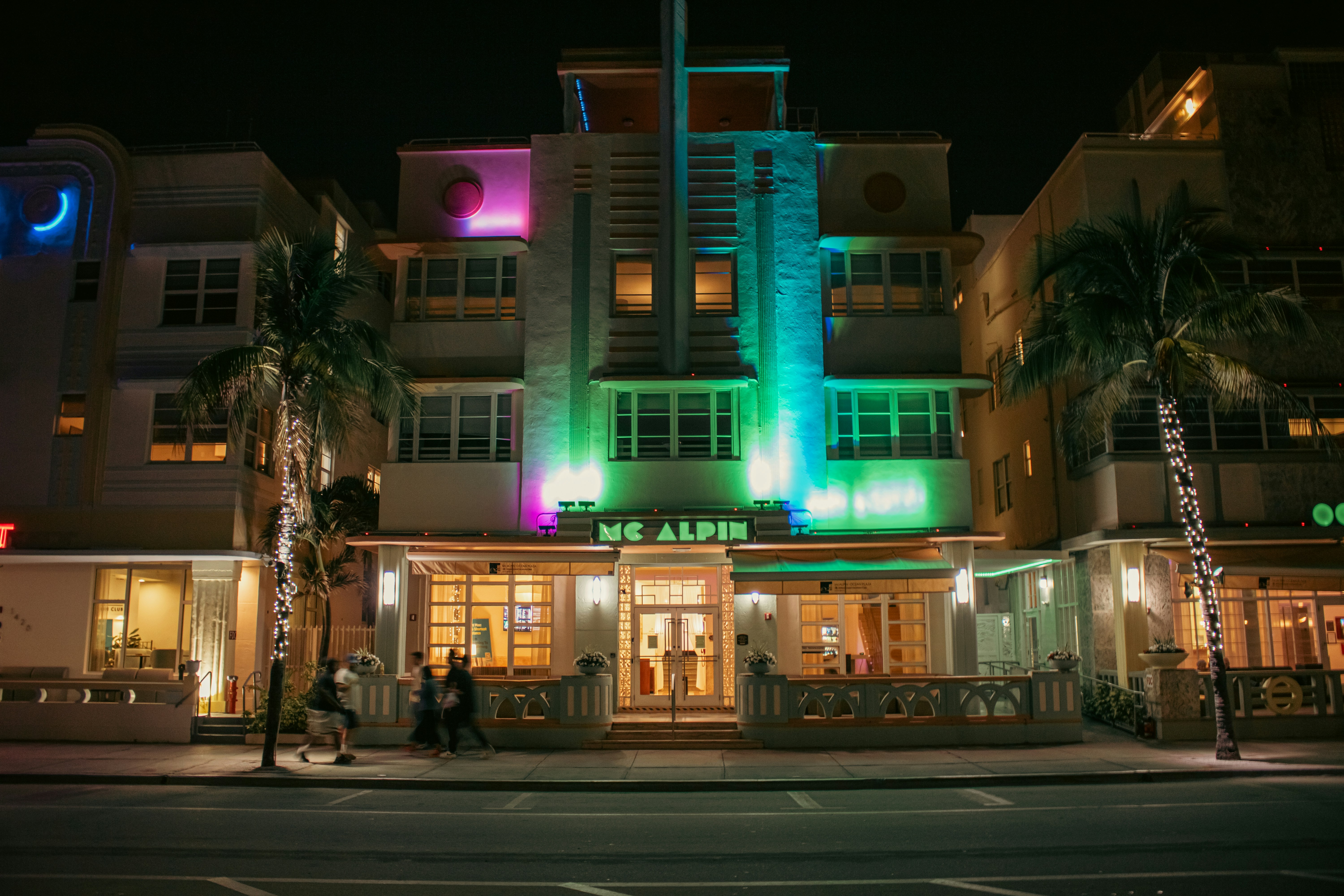 South Beach hotels: The Heart of Art Deco: Ocean Drive