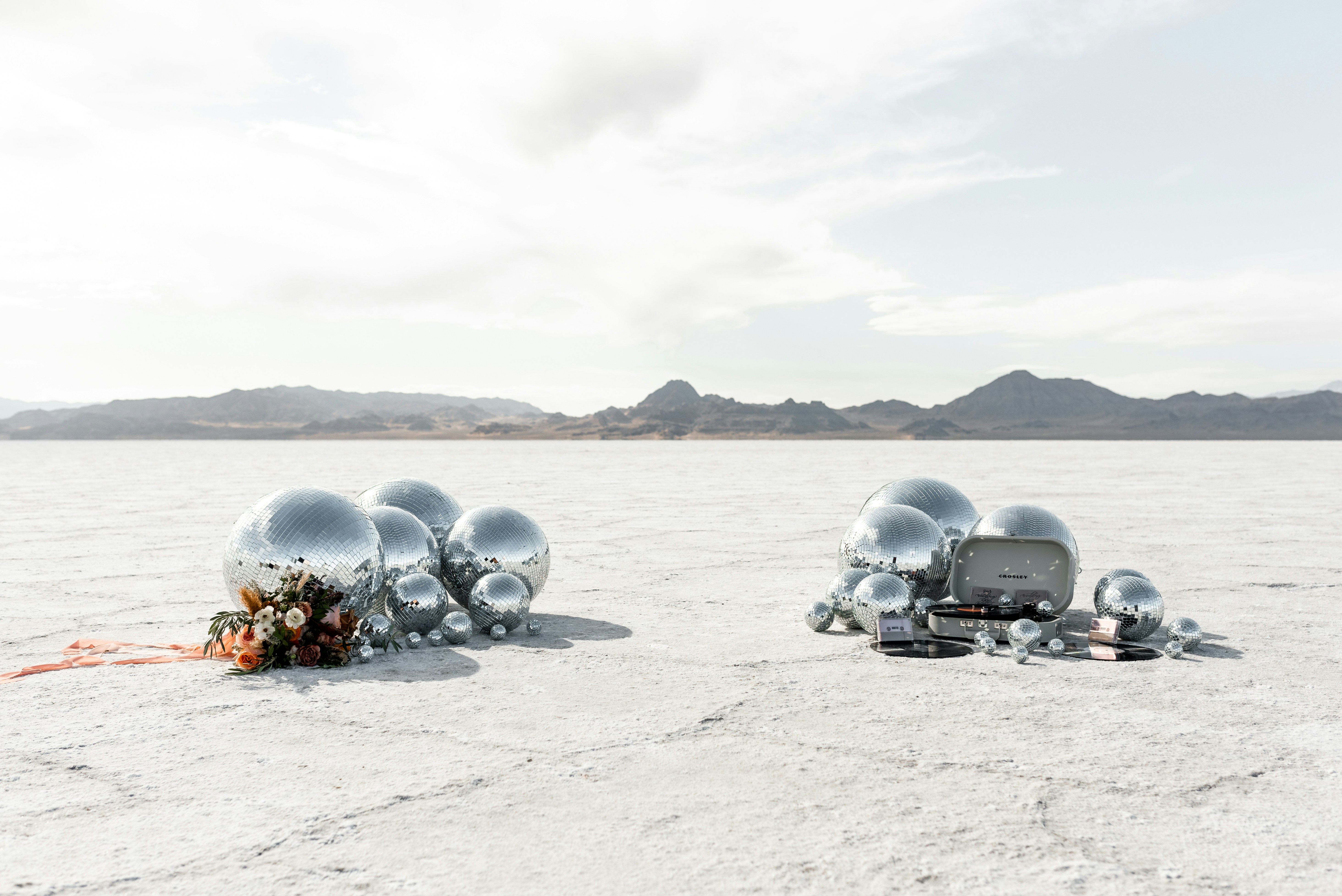 vintage wedding decor, ilustrasi artikel Timeless Elegance: Crafting Your Dream Vintage Wedding 7