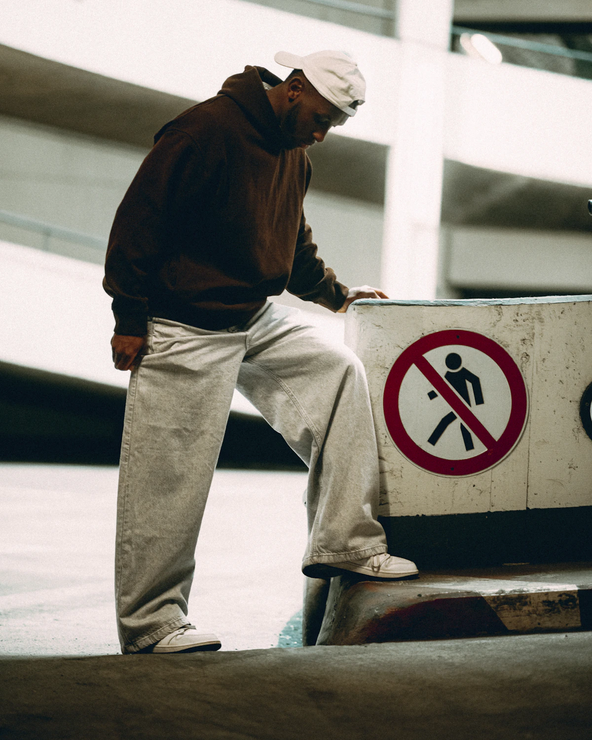 Wide-leg sweatpant styled with sneakers, street backdrop