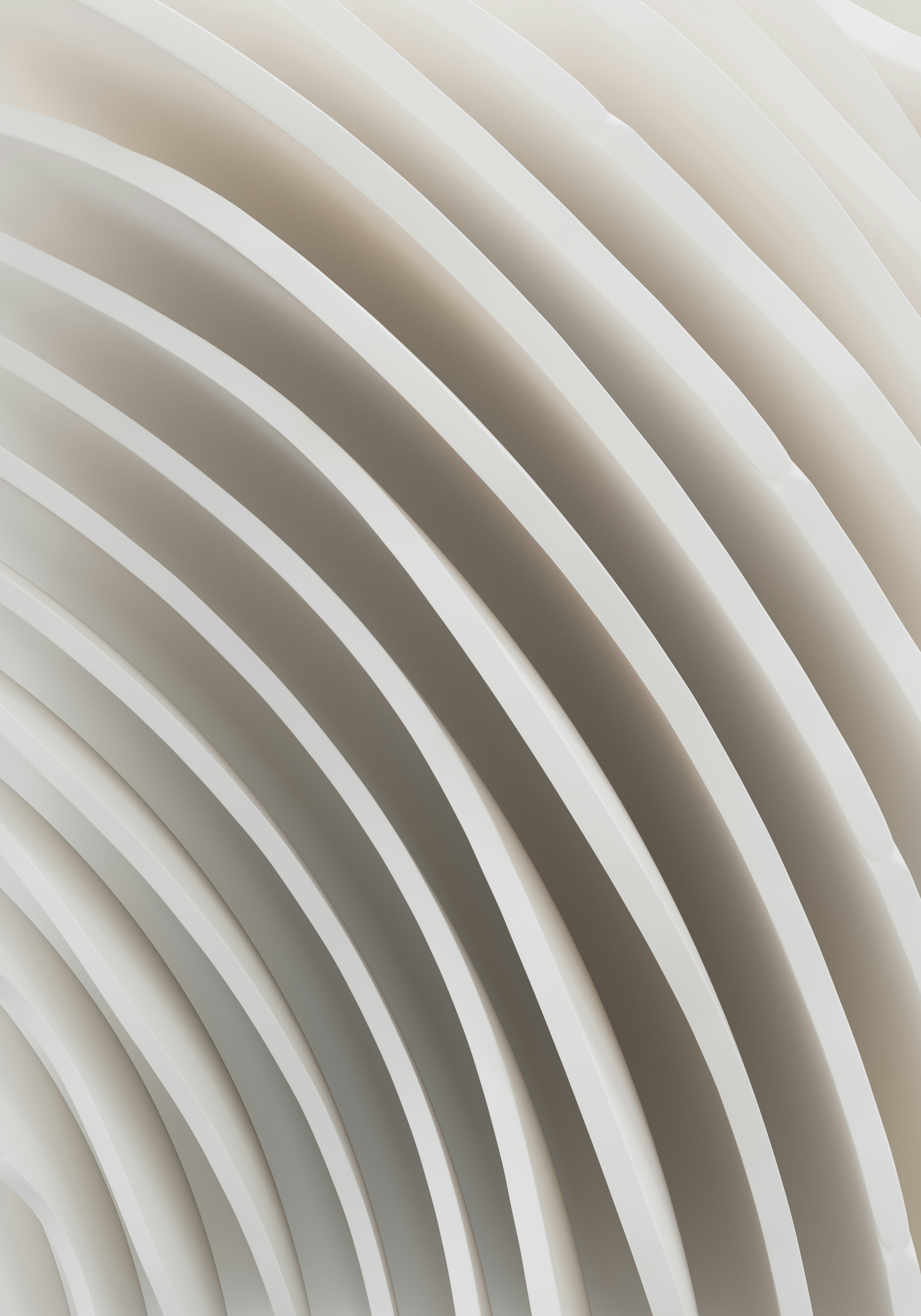 Des lignes blanches incurvées créent un motif abstrait.