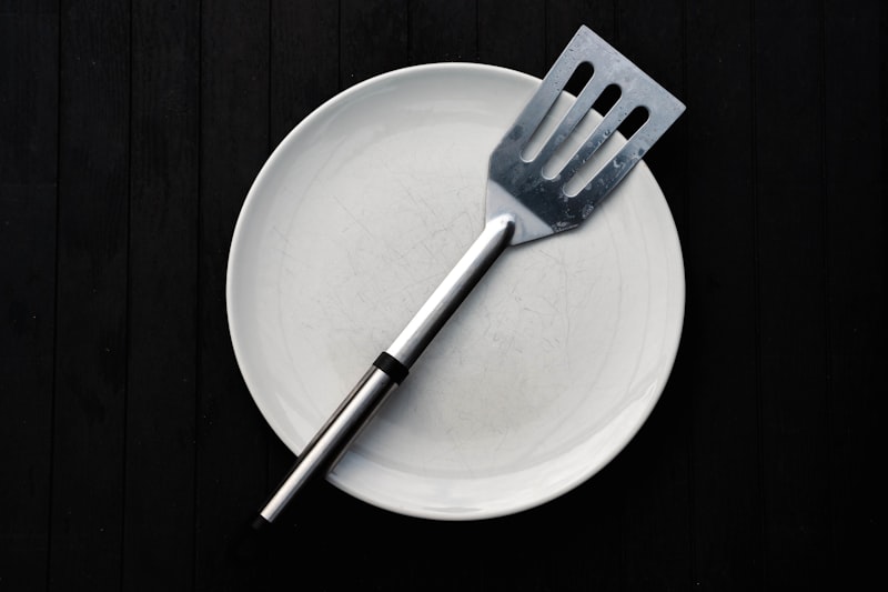 Servis ekipmanları ve spatula görünümü