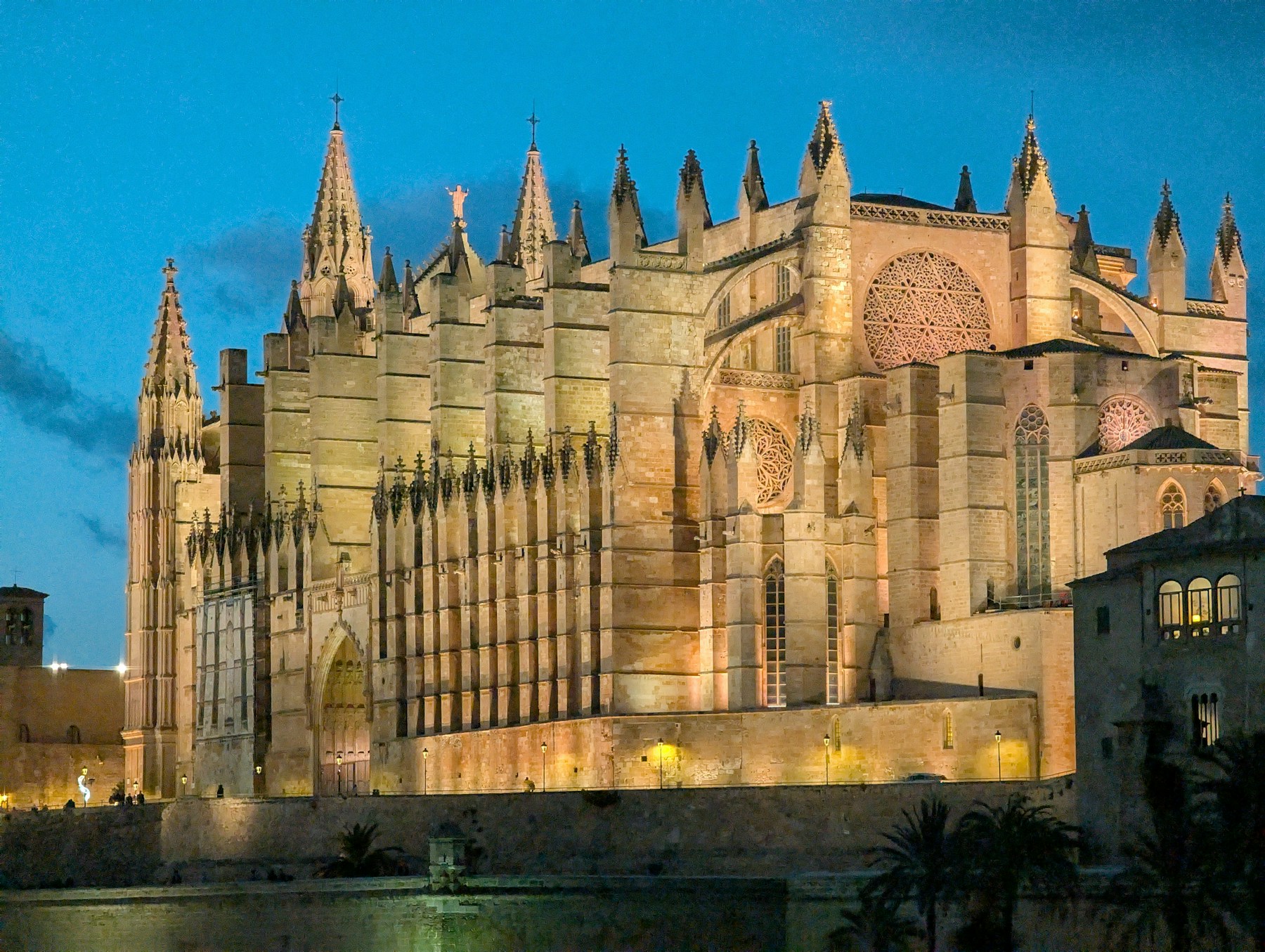 Catedral de Palma de Mallorca al anochecer