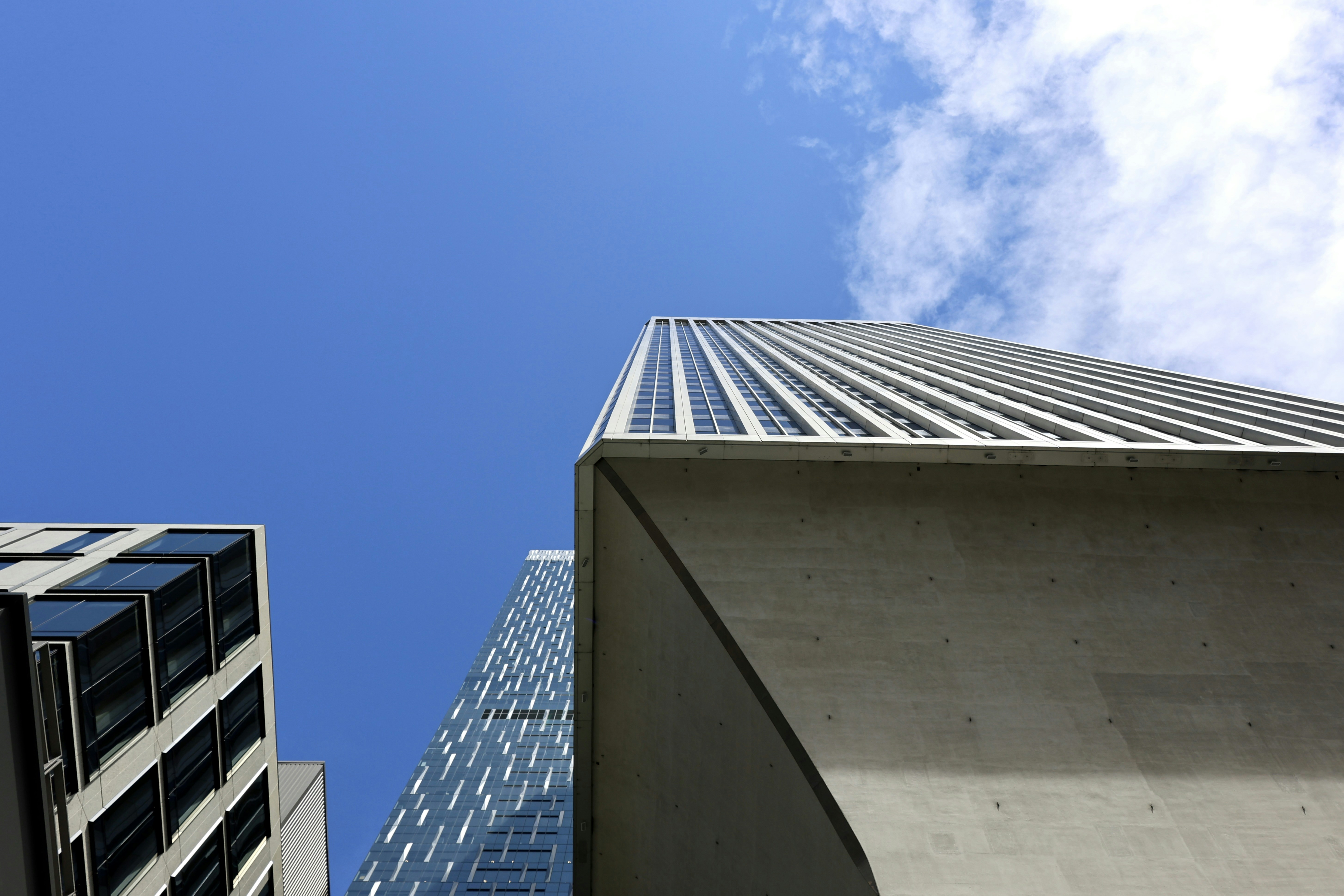 photo 1748720097683 5131d3e07640?crop=entropy&cs=tinysrgb&fit=max&fm=jpg&ixid=M3w1MjQ0NjR8MHwxfHNlYXJjaHwxN3x8QUklMkMlMjBFbmVyZ3klMjBVc2UlMkMlMjBDb21tZXJjaWFsJTIwQnVpbGRpbmdzfGVufDB8MHx8fDE3NjgyNTQ1NzN8MA&ixlib=rb 4.1