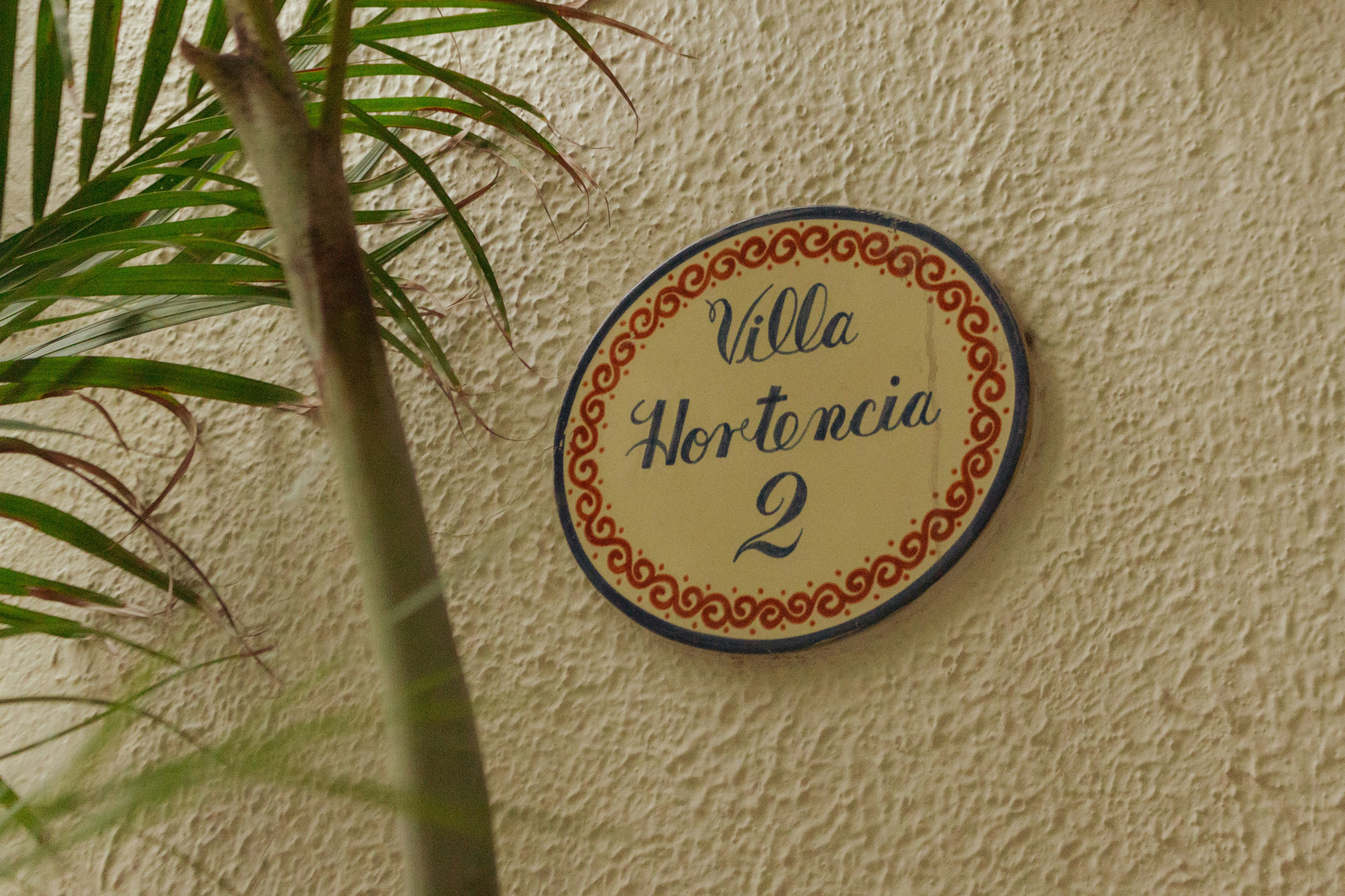 A sign reads "villa hortencia 2".