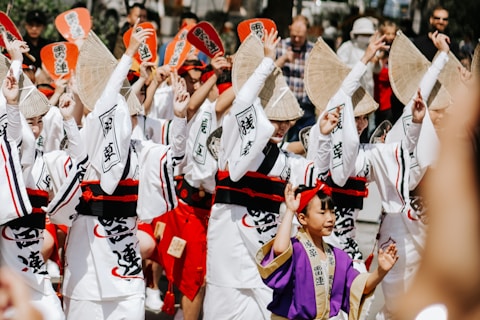 People are performing a traditional japanese dance.