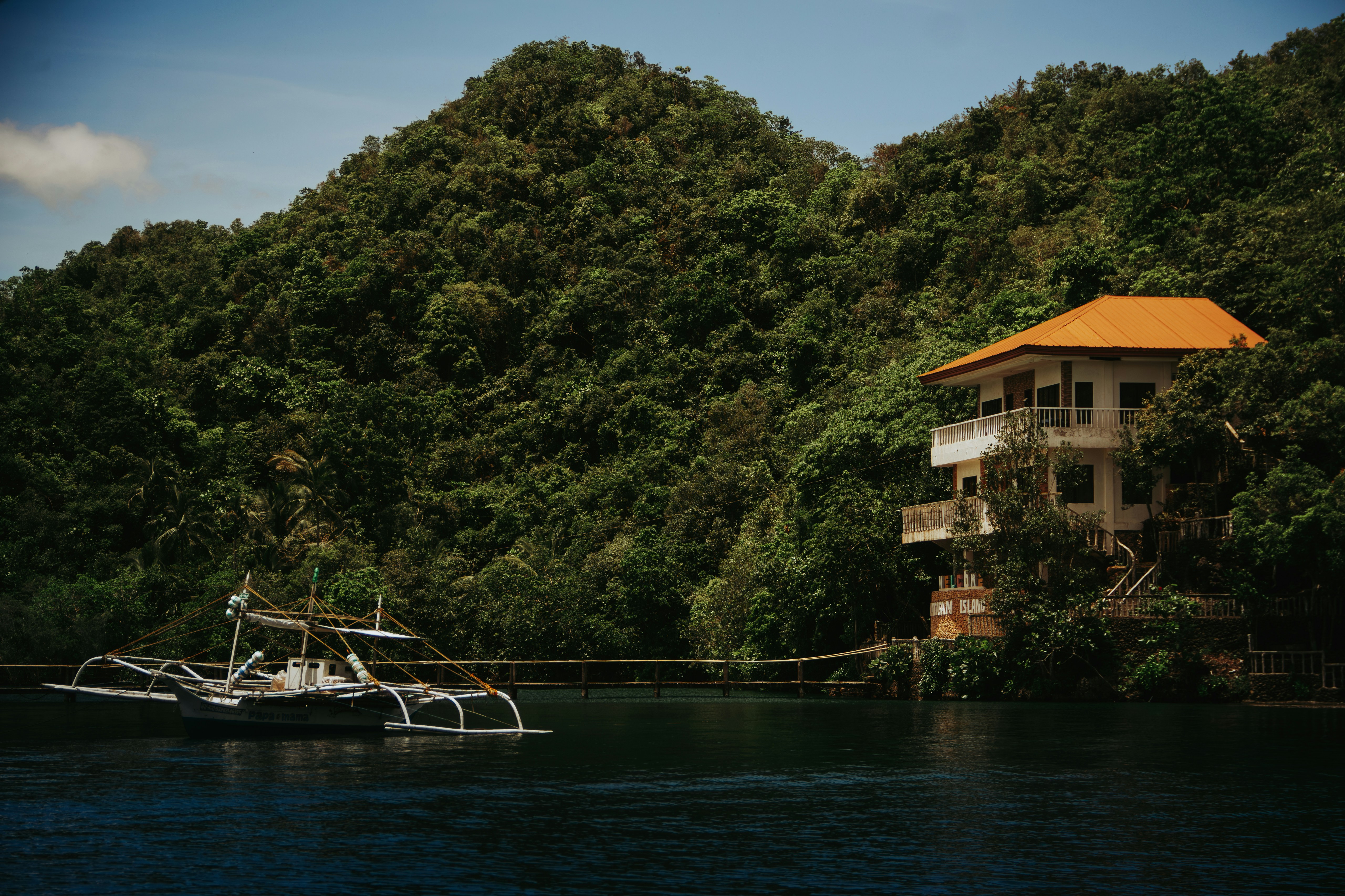 photo-1748751614684-a3e782202d88?ixid=M3wxMjA3fDB8MXxzZWFyY2h8Mnx8bHV4dXJ5JTIwaGFtcGVyJTIwcGhpbGlwcGluZXN8ZW58MHx8fHwxNzYyMTkyMTY2fDA\u0026ixlib=rb-4.1.0