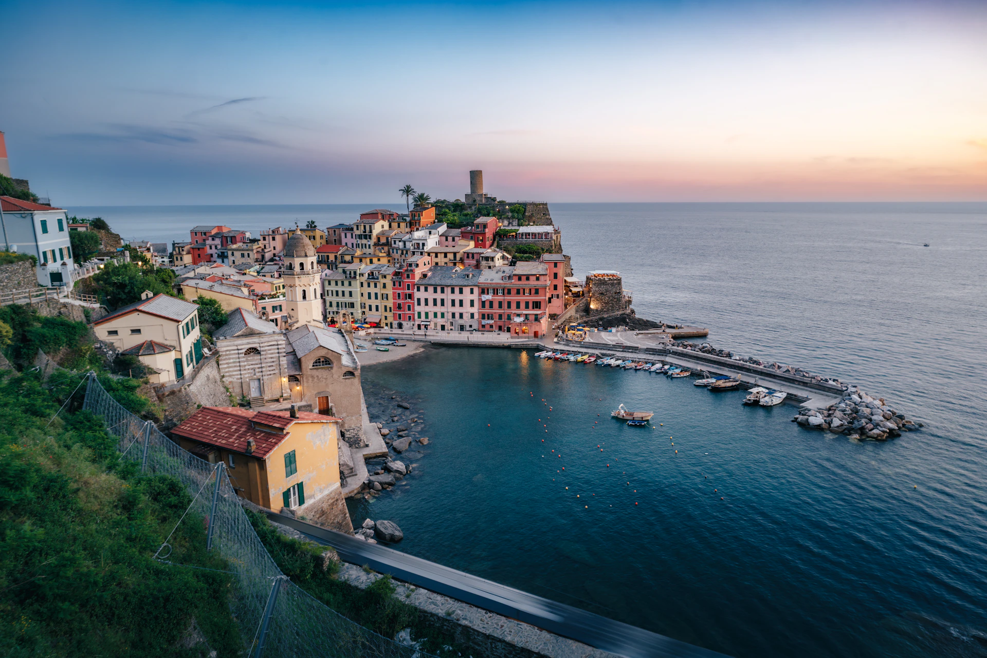 Borgo marinaro del Salento al tramonto