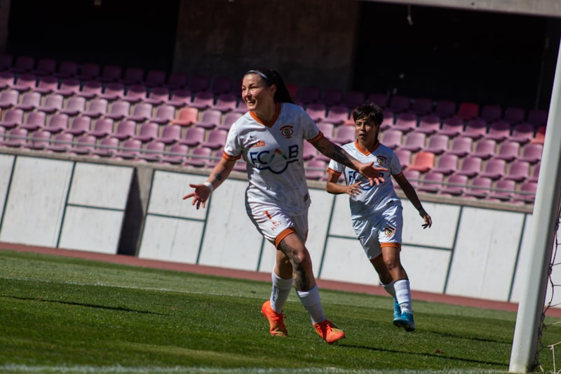 ဘောလုံးကစားသမားများ အောင်ပွဲခံနေစဉ်